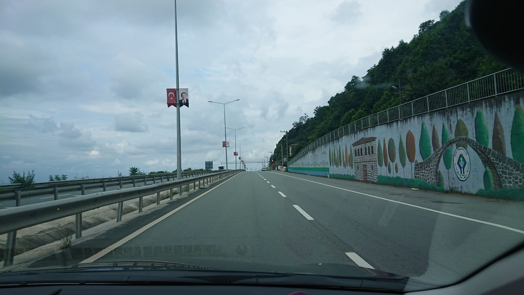 Street view near Divan Otel, Güneysu — © kubikanber (CC BY-SA · Mapillary)