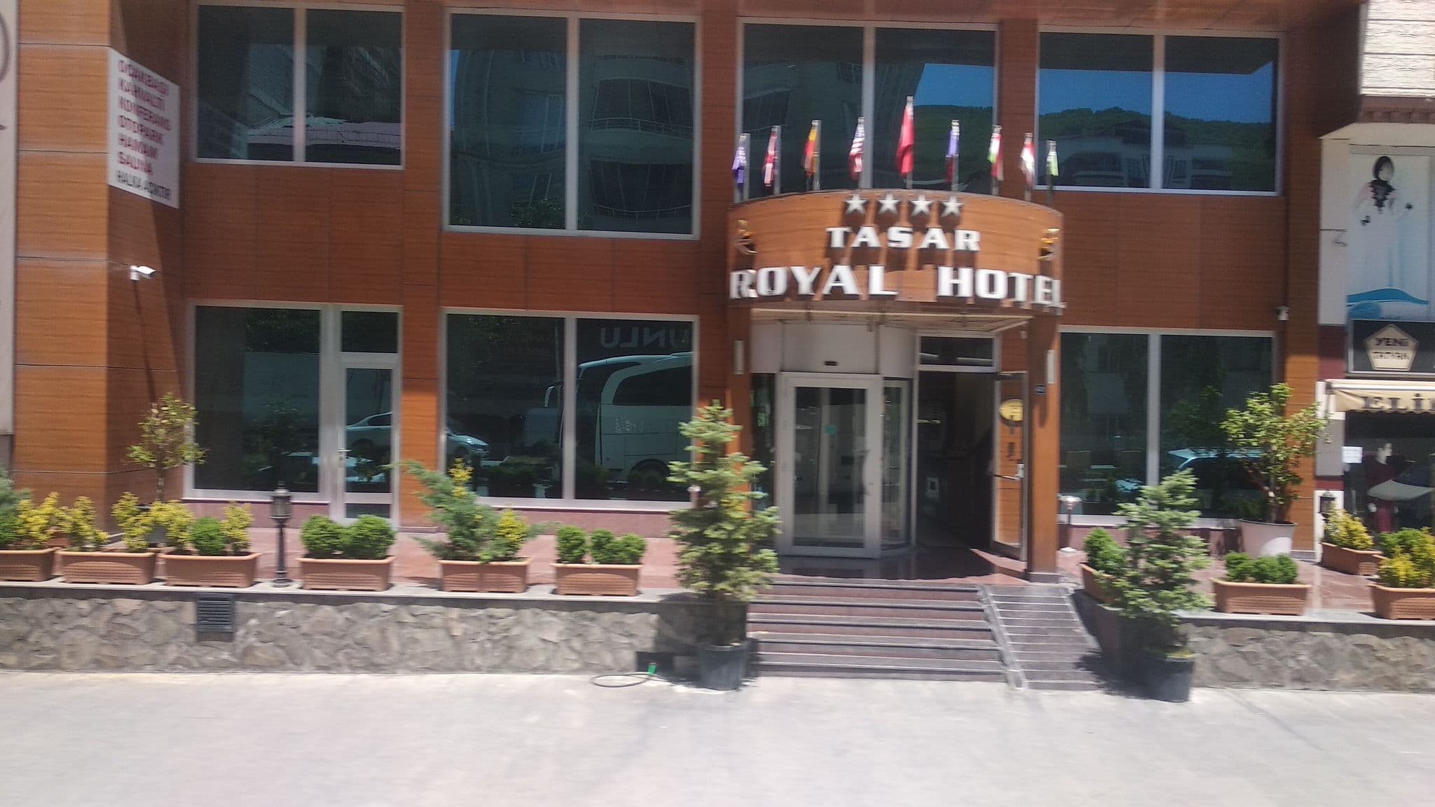 Street view near Taşar Delux Hotel, Tatvan — © boracasli (CC BY-SA · Mapillary)