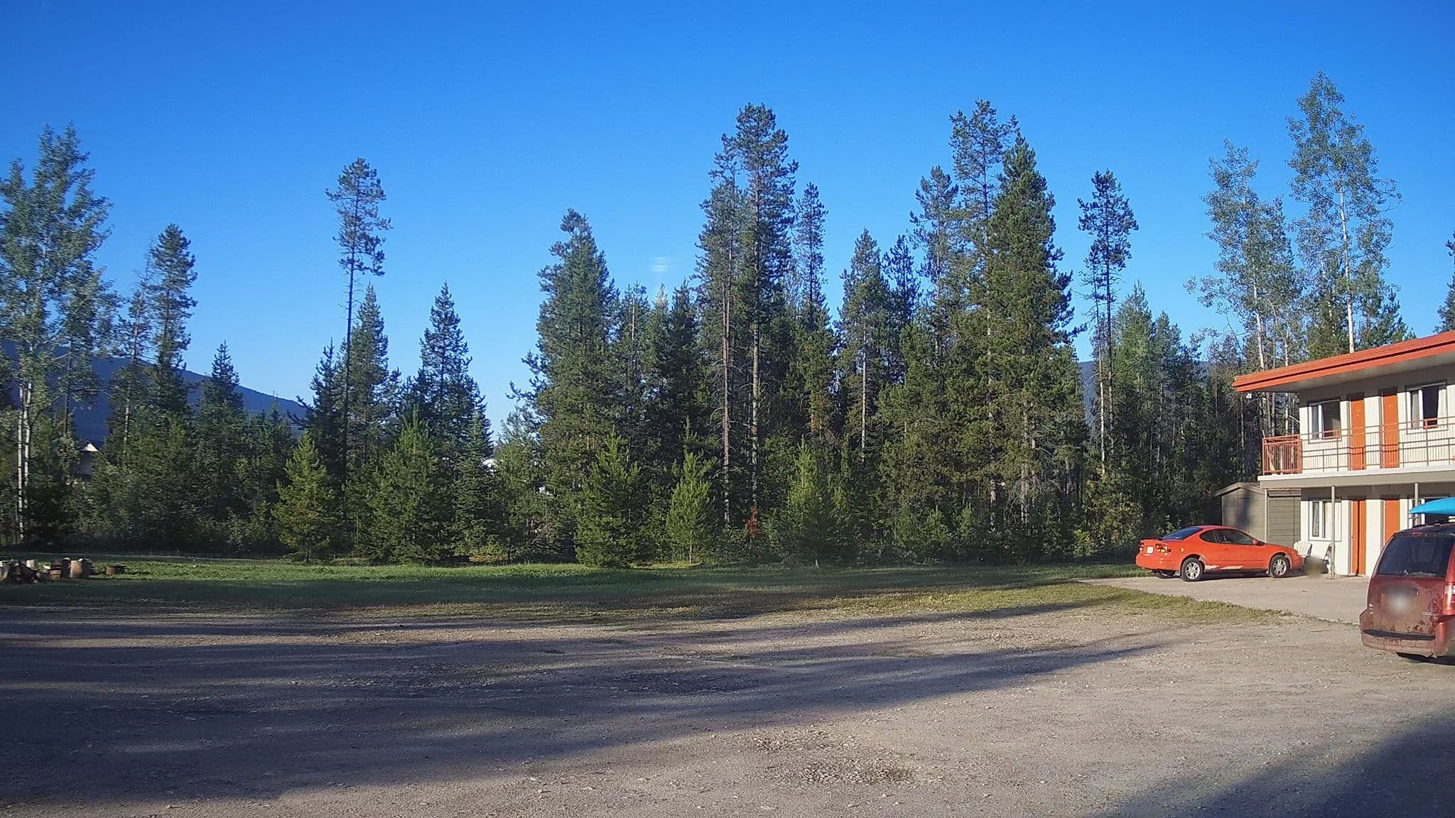Street view near Blue River Motel, Valemount — © rps333 (CC BY-SA · Mapillary)