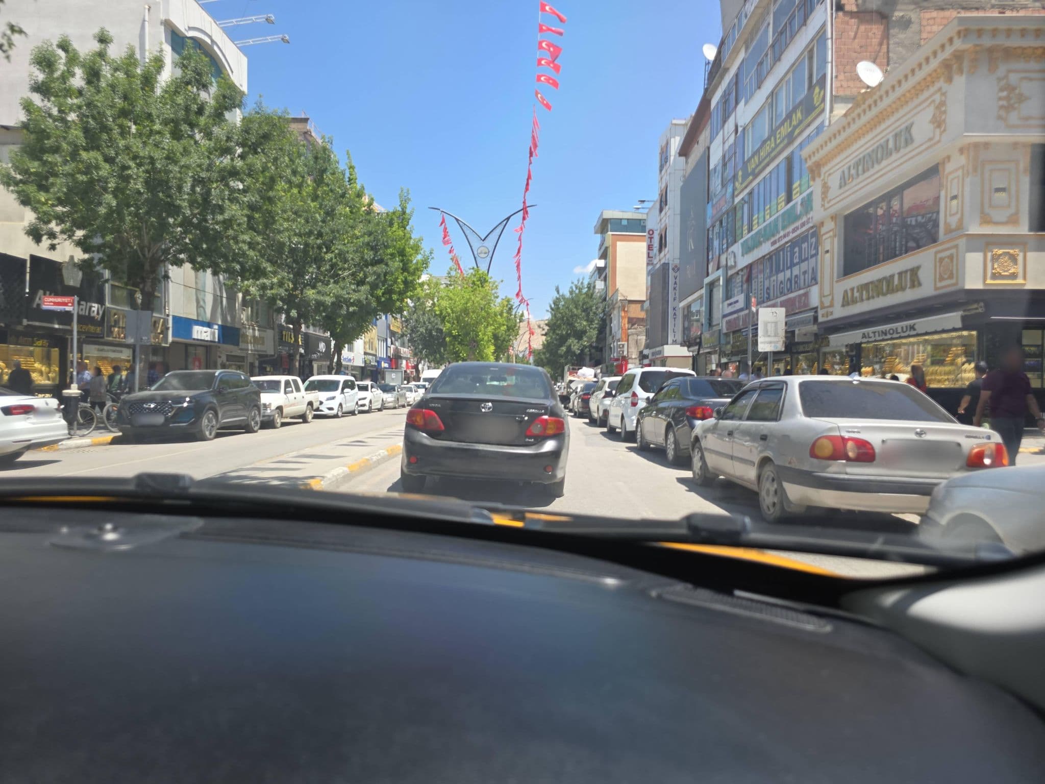 Street view near Huzur Konaklama Ve Emlak, Van — © azat2020 (CC BY-SA · Mapillary)