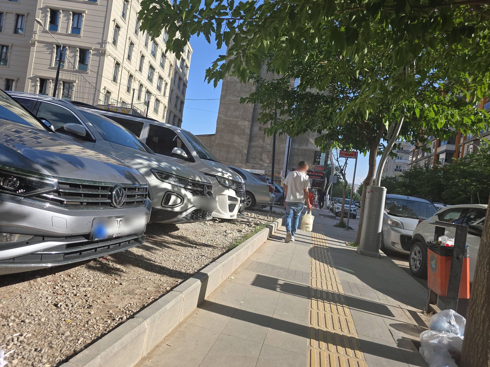 Street view near Büyükşehir oto yıkama, Van — © azat2020 (CC BY-SA · Mapillary)