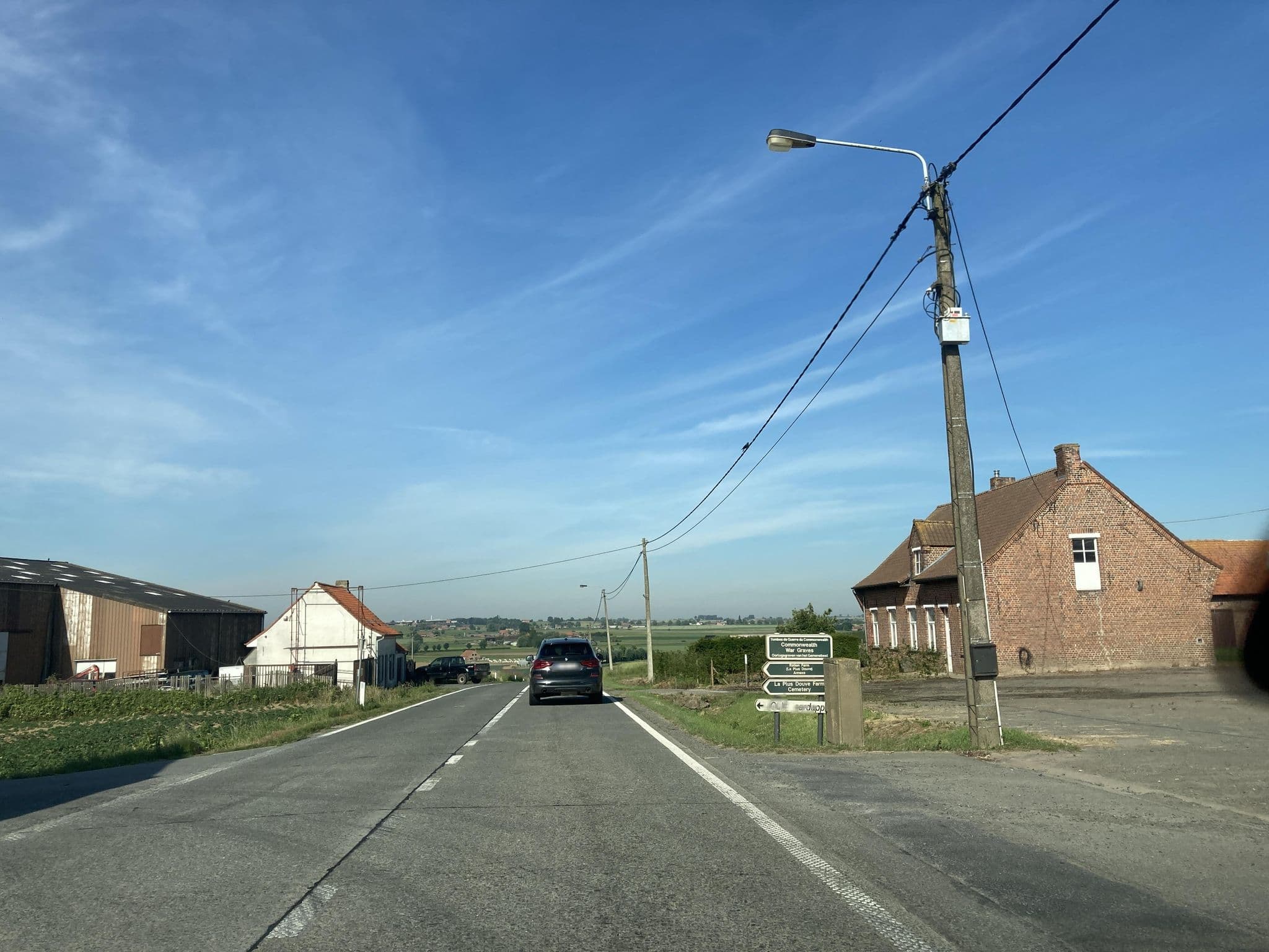 Street view near Kraaiberg, Nieuwkerke — © timcouwelier (CC BY-SA · Mapillary)