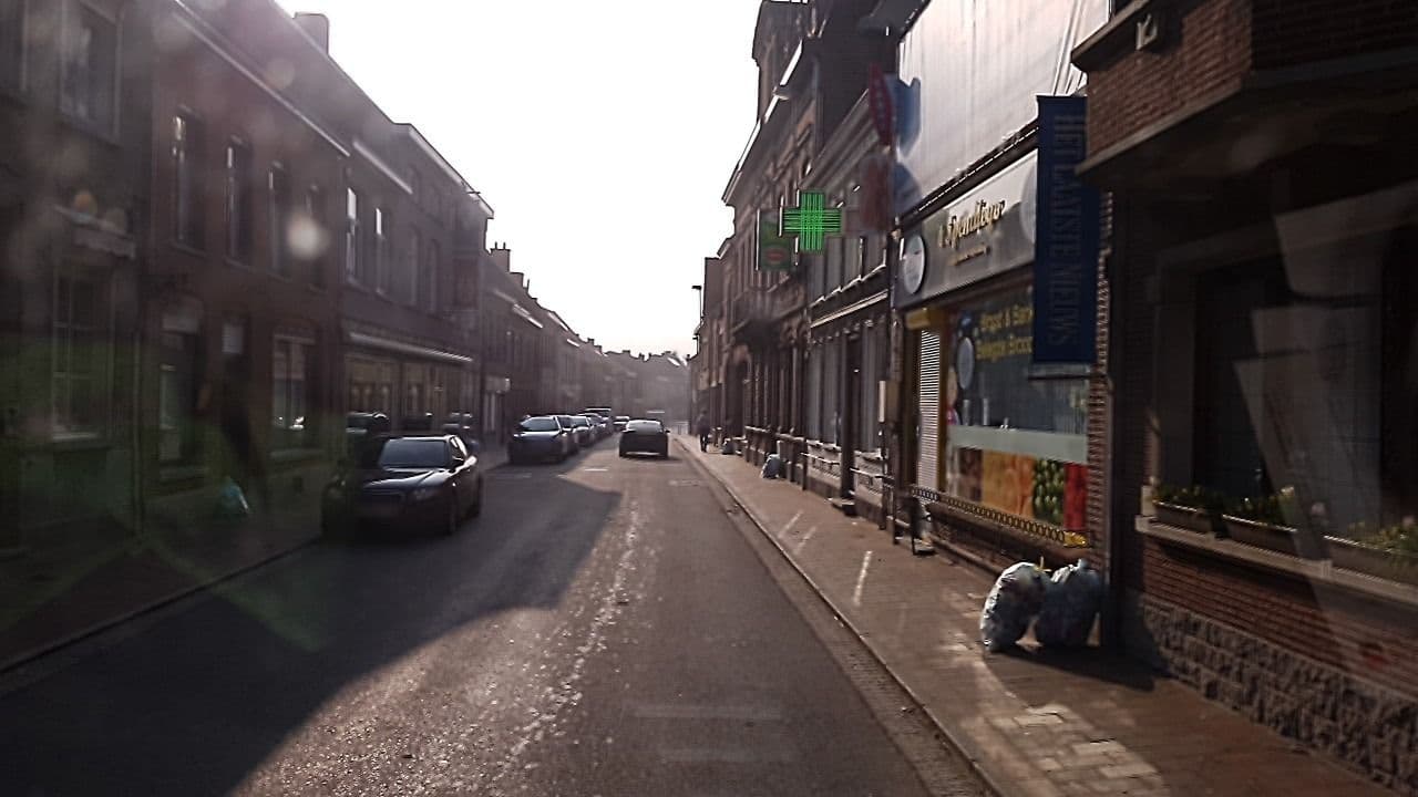 Street view near 't Stadhuis aan de Schreve, Roesbrugge-Haringe — © bernardvoyageur (CC BY-SA · Mapillary)