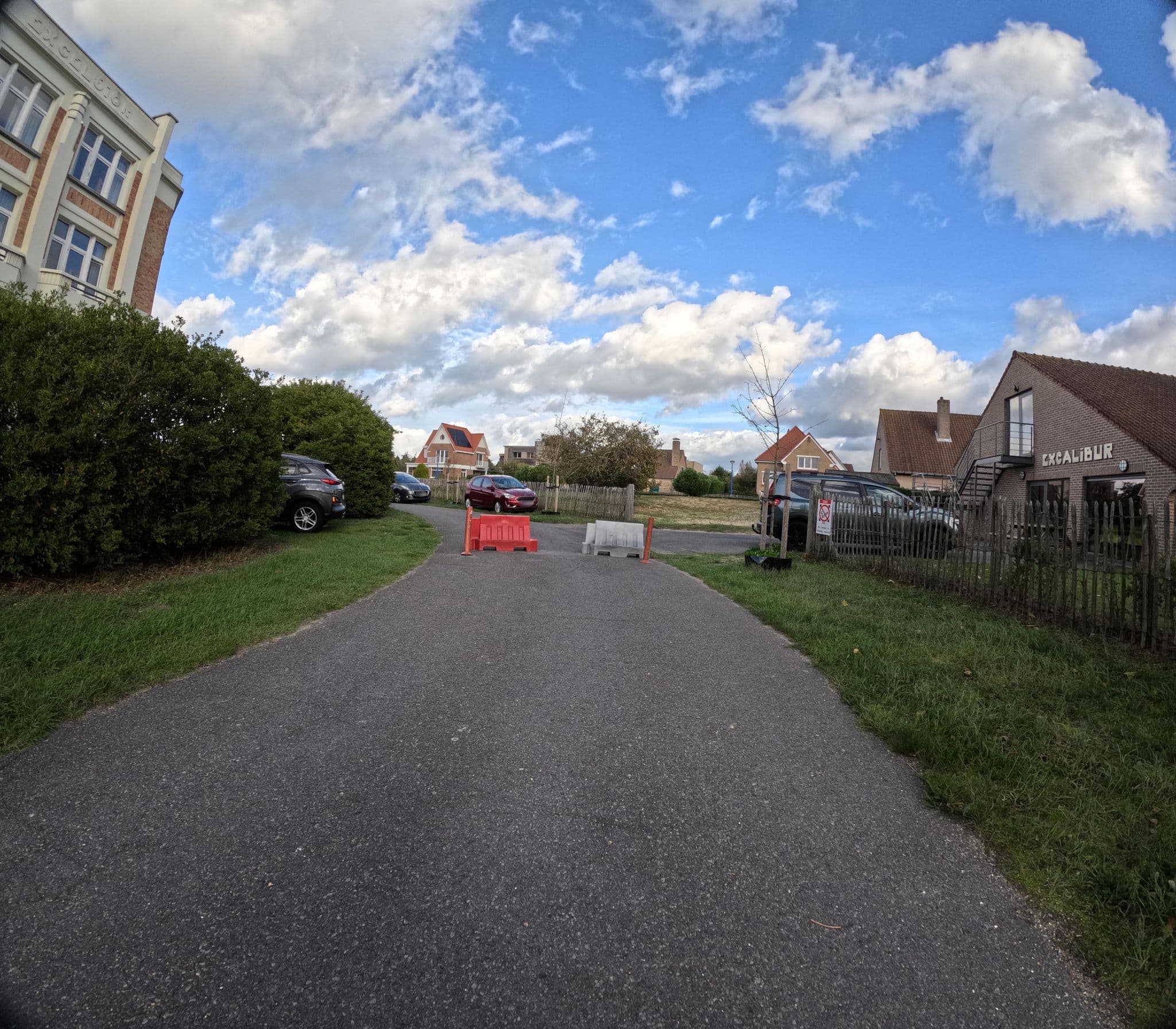 Street view near kaderlokaal, De Panne — © filipc (CC BY-SA · Mapillary)