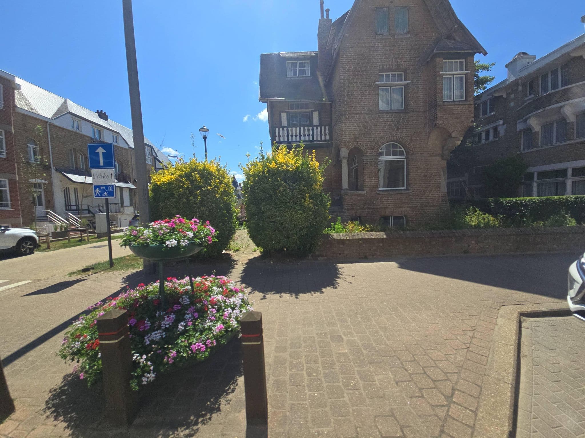 Street view near Artan Hotel De Panne, De Panne — © filipc (CC BY-SA · Mapillary)