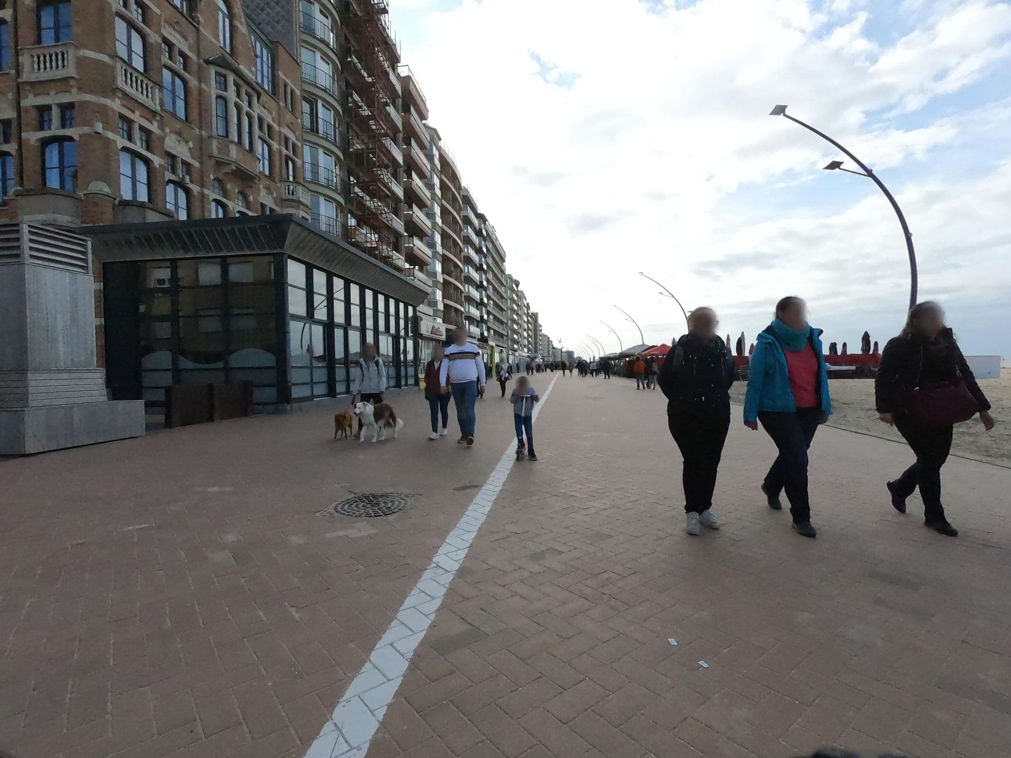 Street view near Onbijt In De Fox, De Panne — © jakka (CC BY-SA · Mapillary)