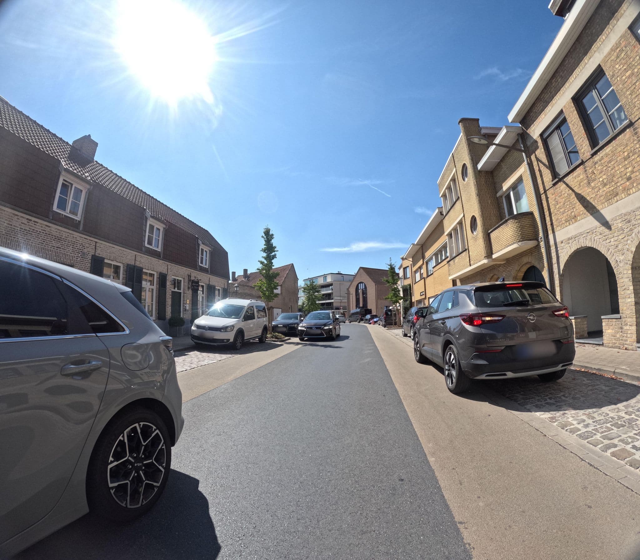 Street view near Auberge De Klasse, Veurne — © filipc (CC BY-SA · Mapillary)