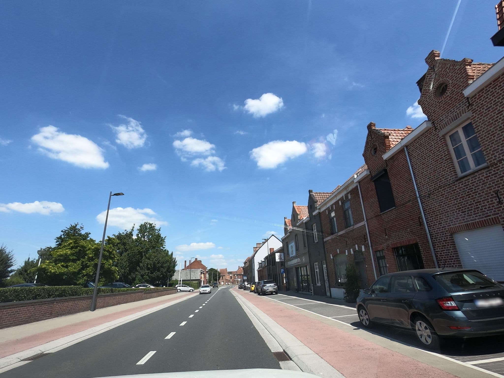Street view near Ruim App. Met Grote Garage, Ieper — © filipc (CC BY-SA · Mapillary)