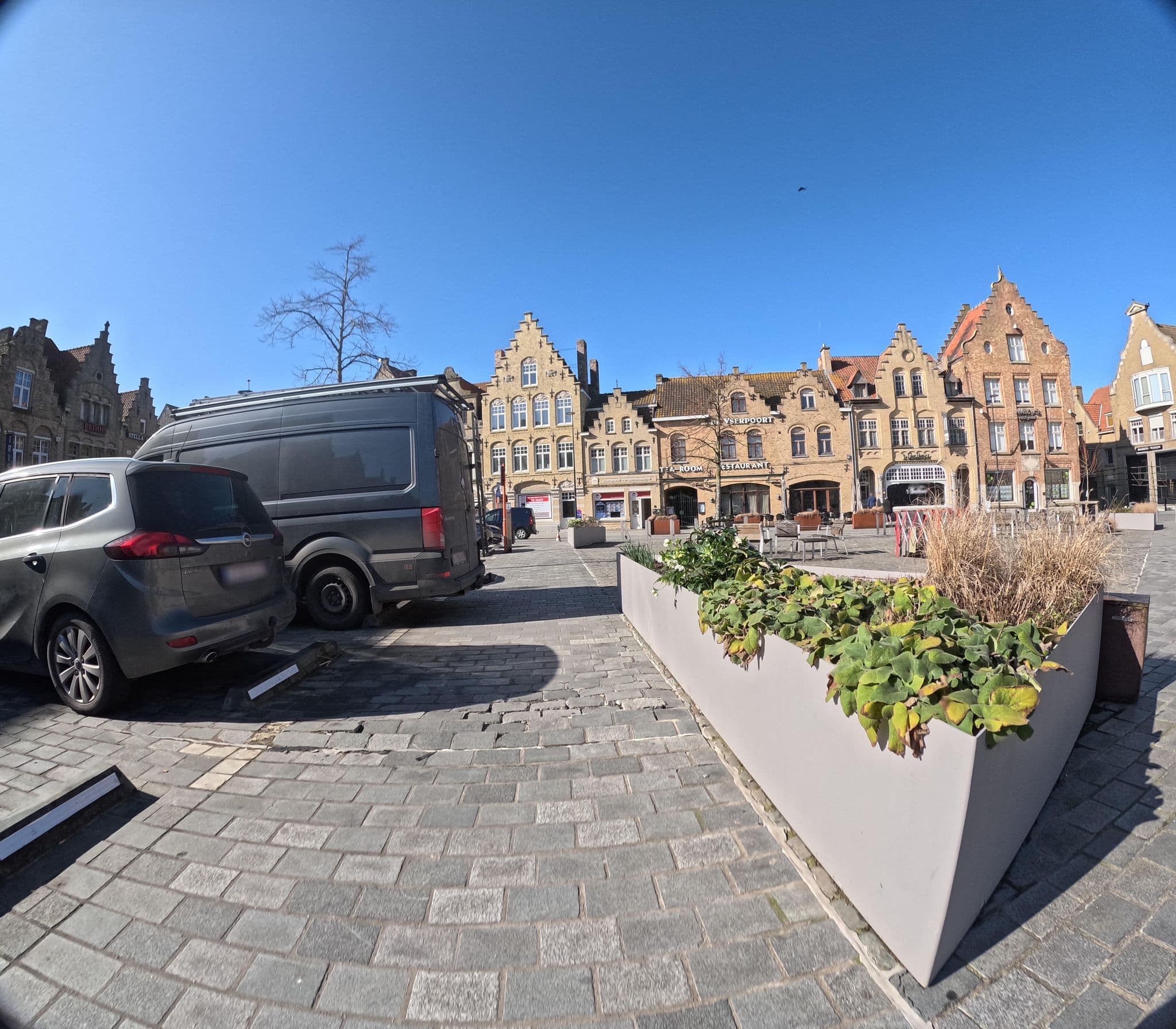 Street view near Polderbloem Hotel, Diksmuide — © filipc (CC BY-SA · Mapillary)