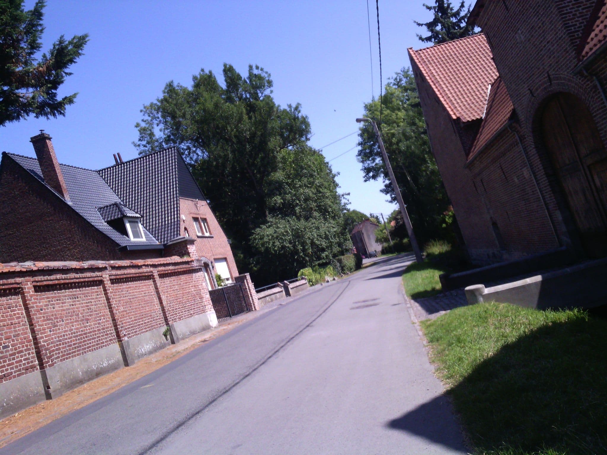 Street view near La Petite Fabriek, Froyennes — © jakka (CC BY-SA · Mapillary)