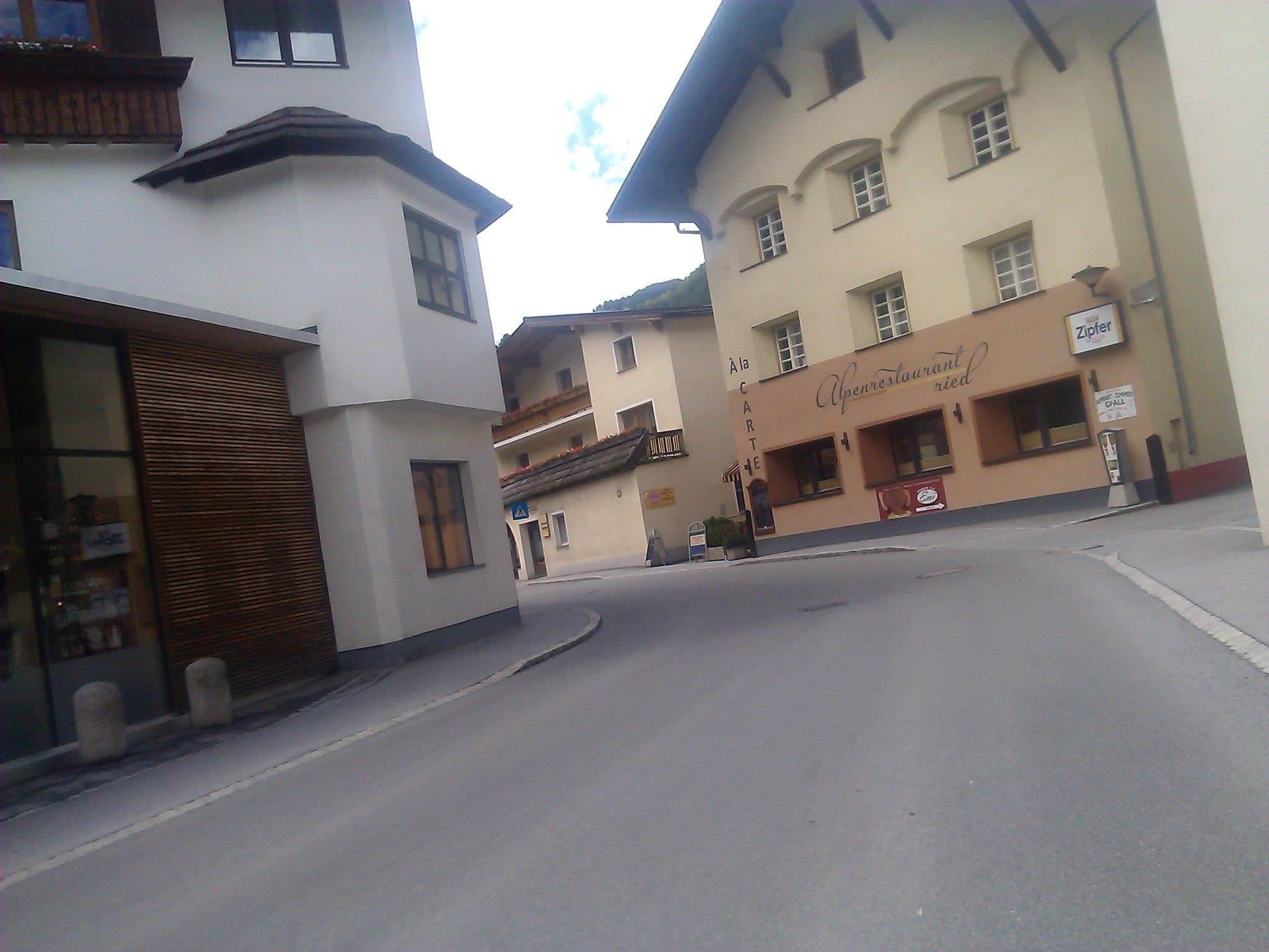 Street view near Ferienwohnungen Raich, Ried im Oberinntal — © changchun1 (CC BY-SA · Mapillary)