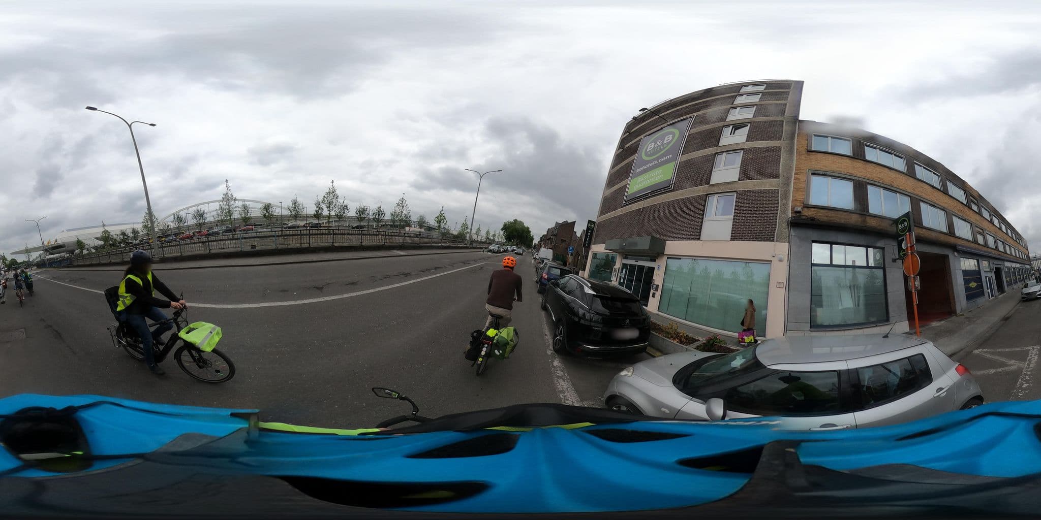 Street view near ibis Mons Centre Gare, Mons — © padididejurbise (CC BY-SA · Mapillary)