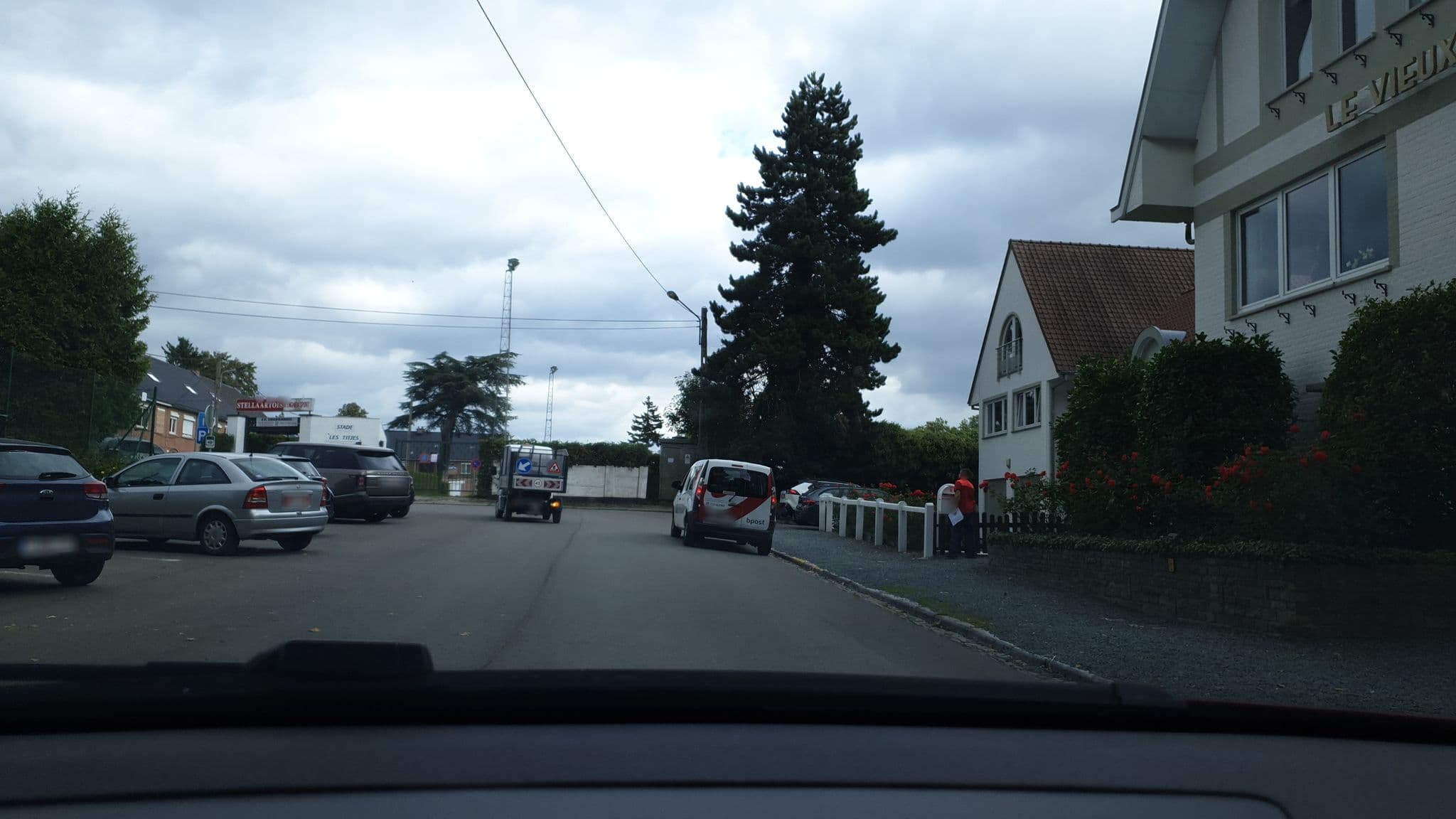 Street view near Auberge du Vieux Cèdre, Enghien — © jenghien (CC BY-SA · Mapillary)