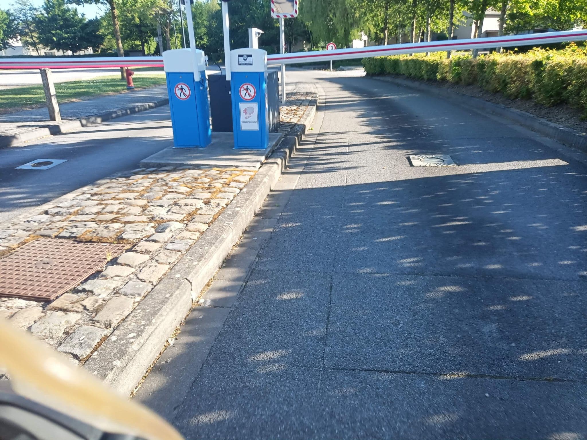 Street view near Hotel Golden Lakes, Cerfontaine — © connermacleod69 (CC BY-SA · Mapillary)