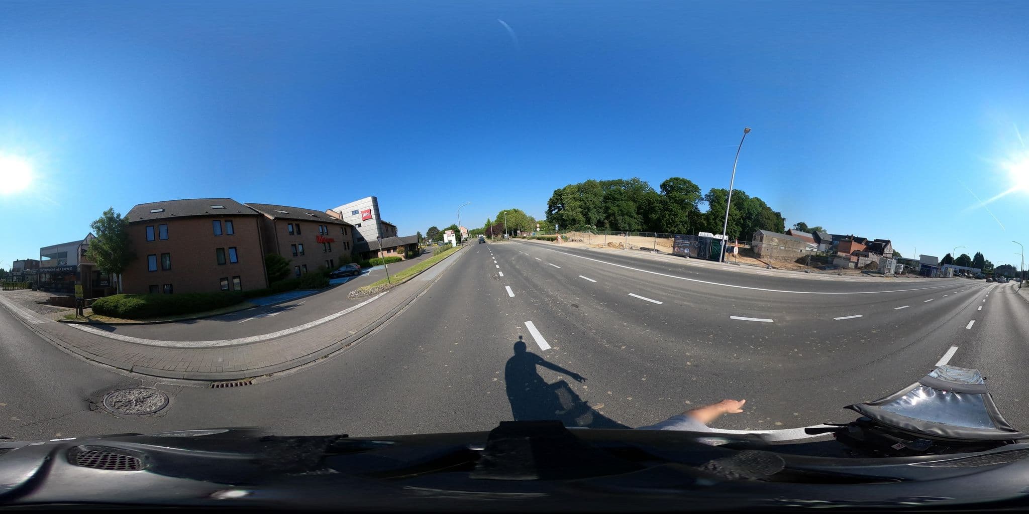 Street view near ibis Brussels Waterloo, Waterloo — © emerzh (CC BY-SA · Mapillary)