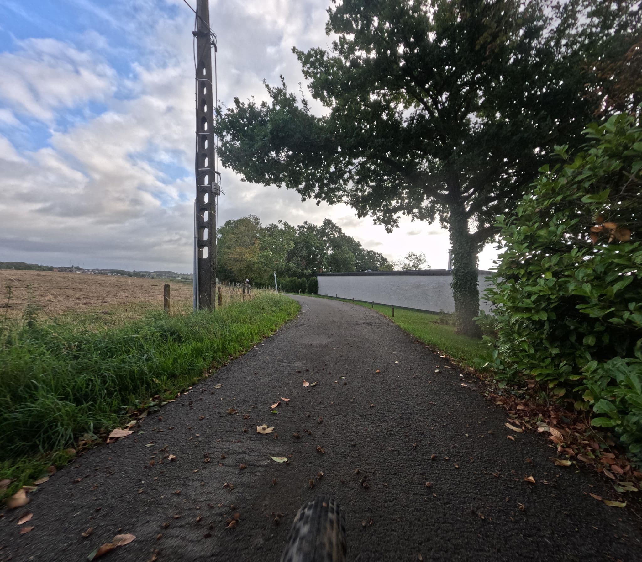 Street view near Vakantiehuisje Tiegem, Tiegem — © Stijnbrengtdewereldinbeeld (CC BY-SA · Mapillary)