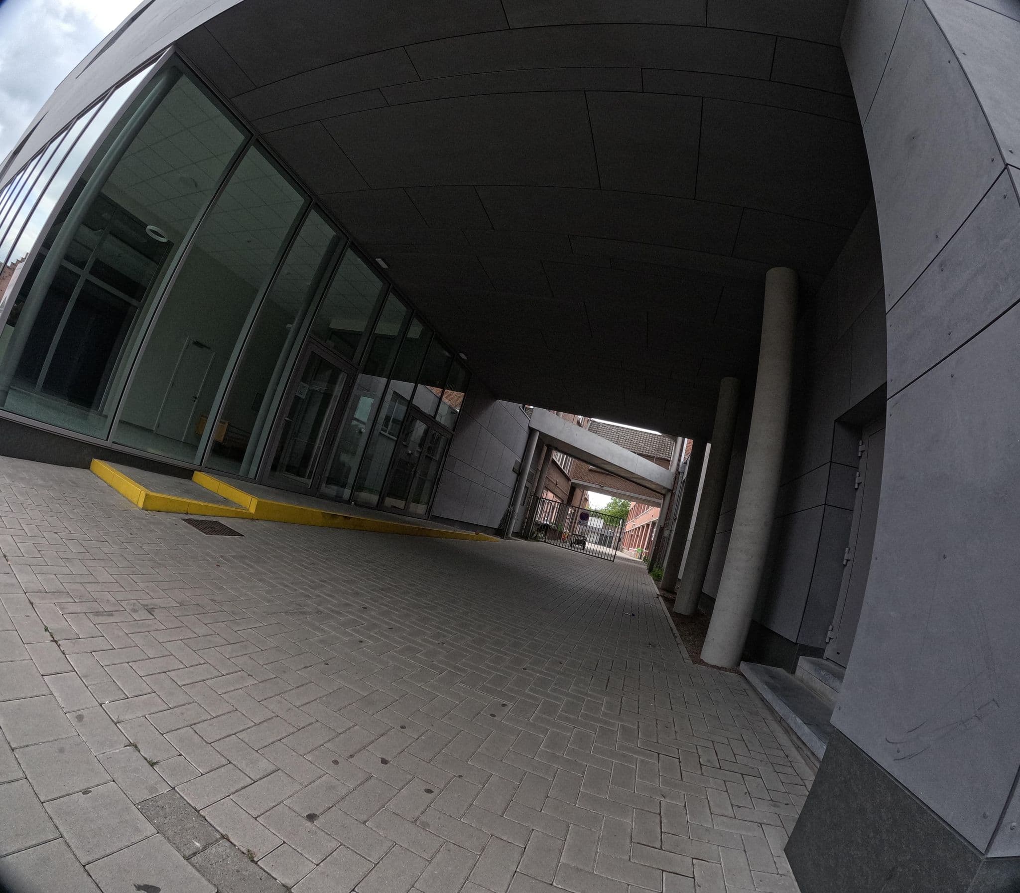 Street view near OLVH Internaat 'Het Huis', Waregem — © filipc (CC BY-SA · Mapillary)