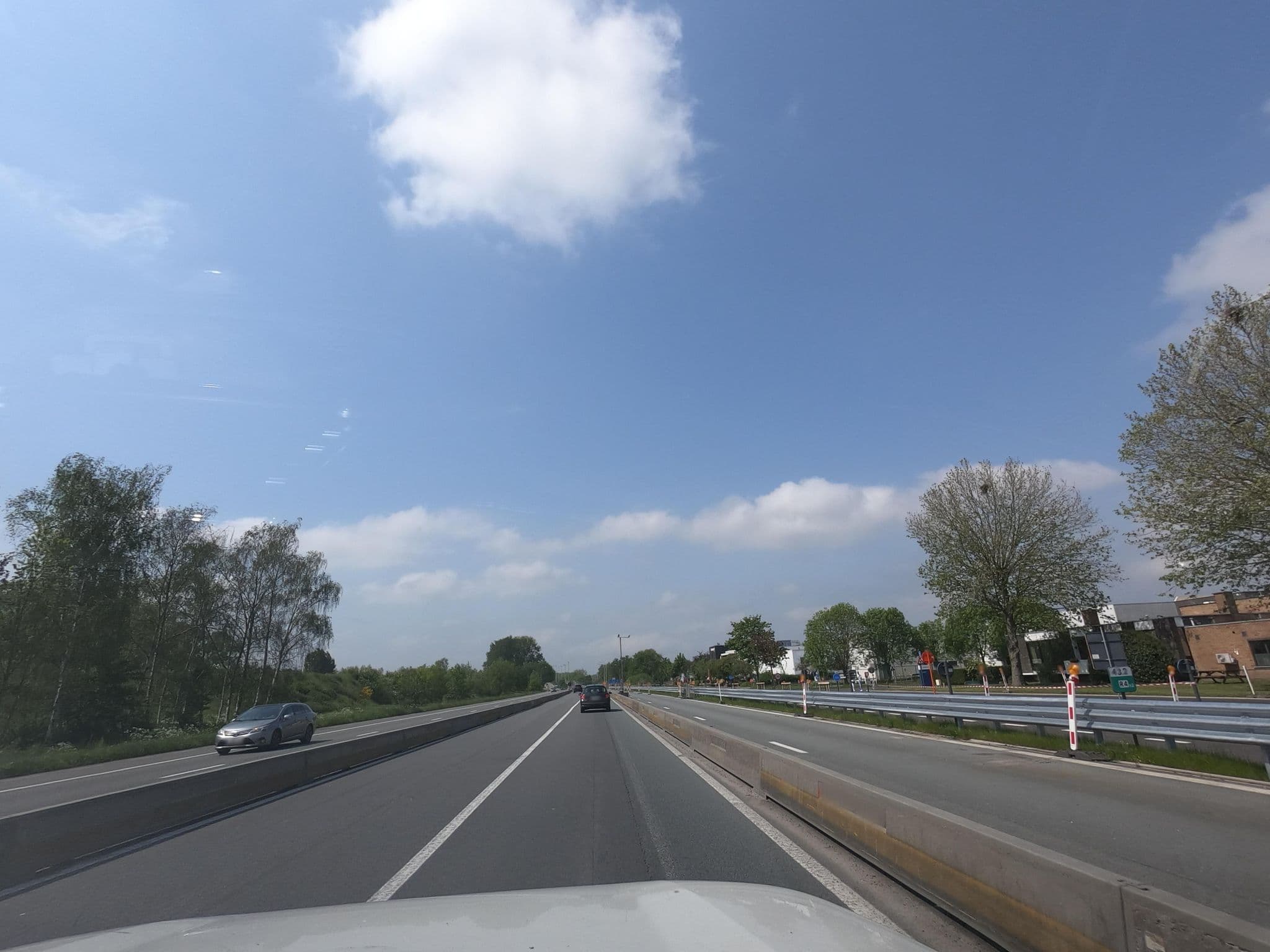 Street view near Viso Internaat Studie met Hans, Mariakerke — © filipc (CC BY-SA · Mapillary)