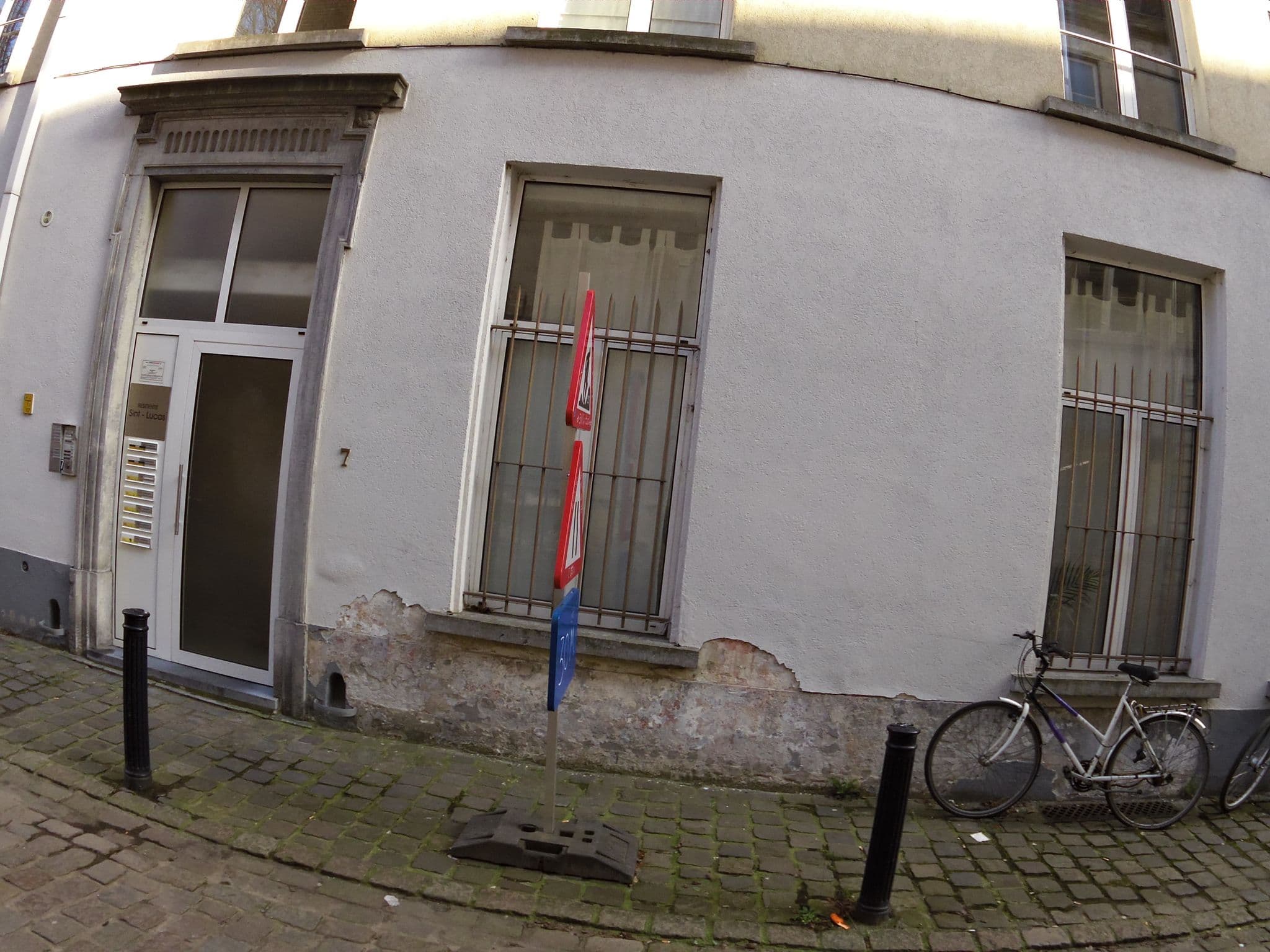Street view near La Maison de Claudine, Gent — © zors1843 (CC BY-SA · Mapillary)
