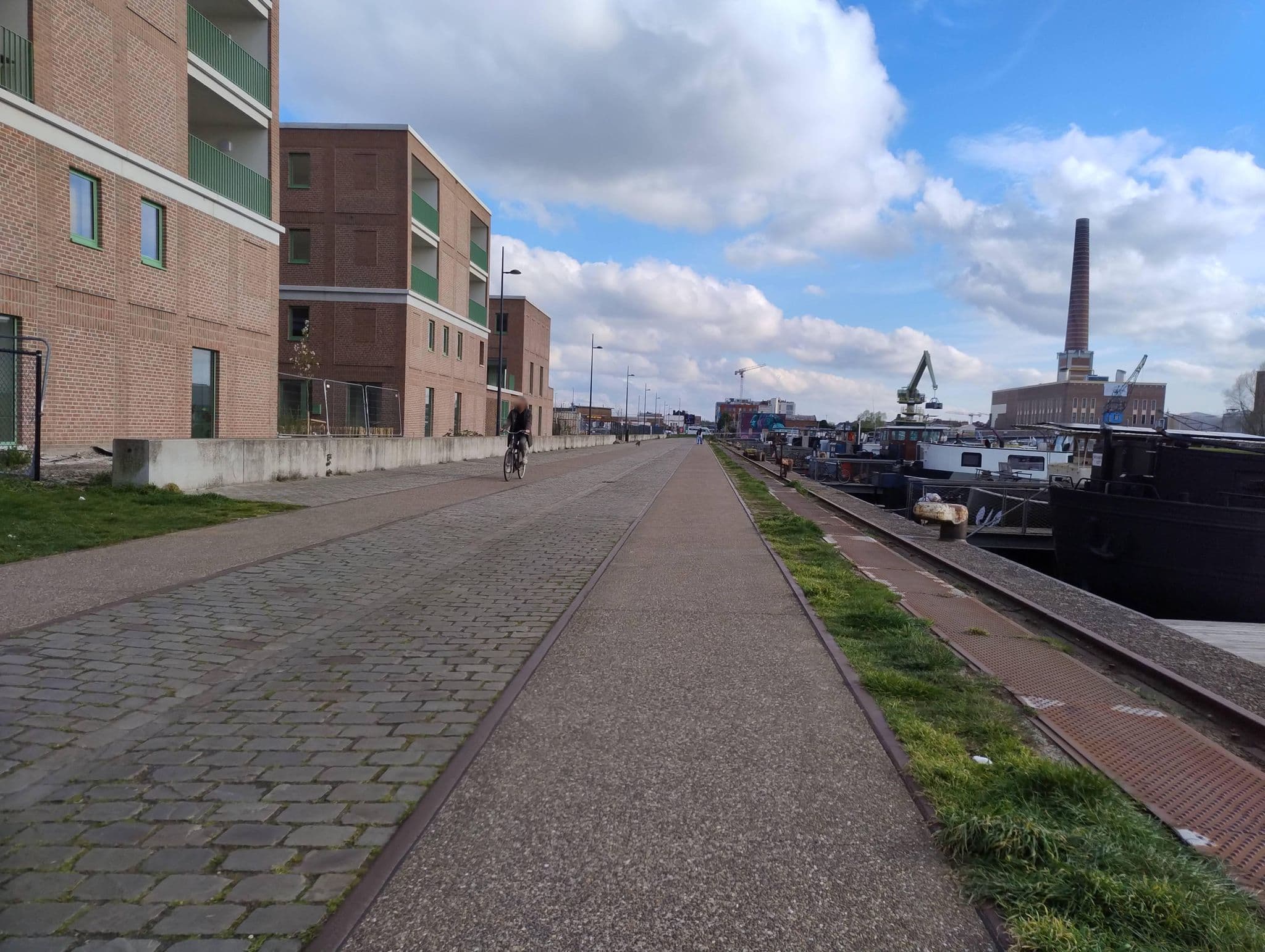 Street view near Dok B&Bee, Sint-Amandsberg — © polyglot (CC BY-SA · Mapillary)