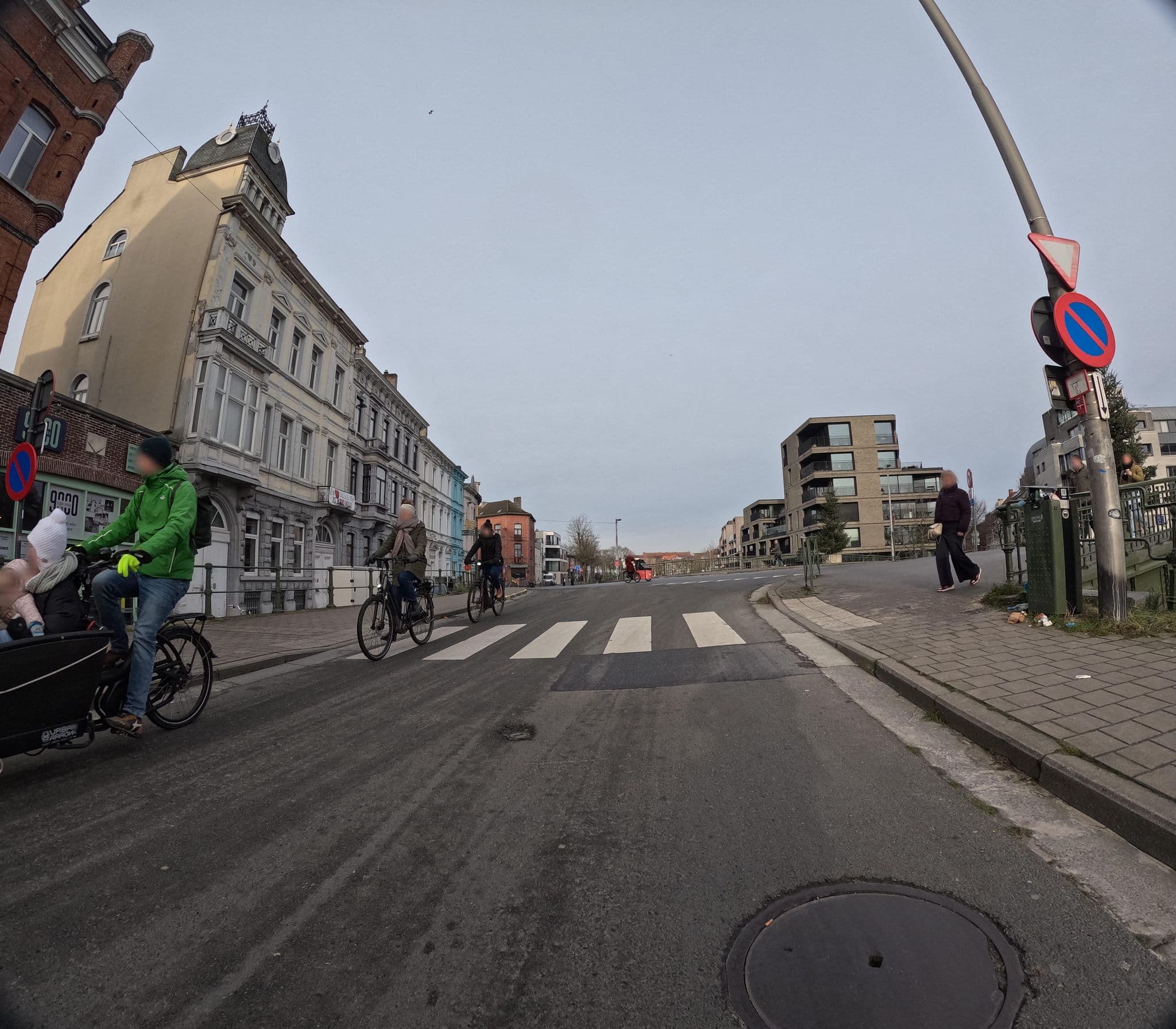Street view near Château D’eau, Sint-Amandsberg — © filipc (CC BY-SA · Mapillary)