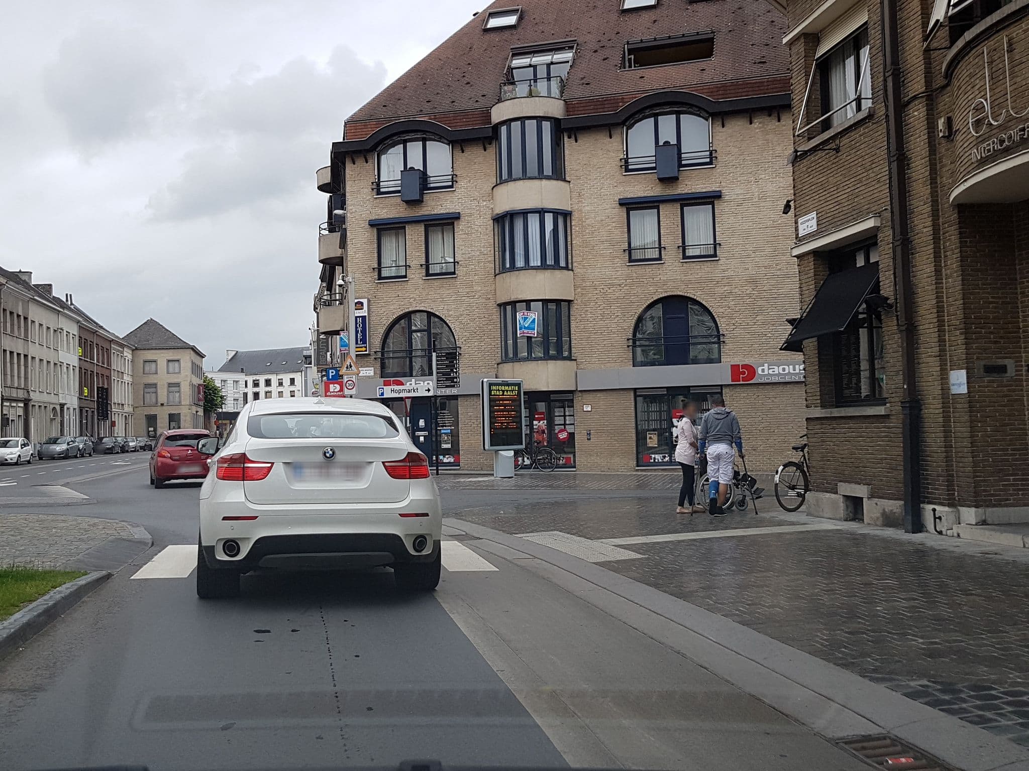 Street view near Royal Astrid Hotel, Aalst — © filipc (CC BY-SA · Mapillary)