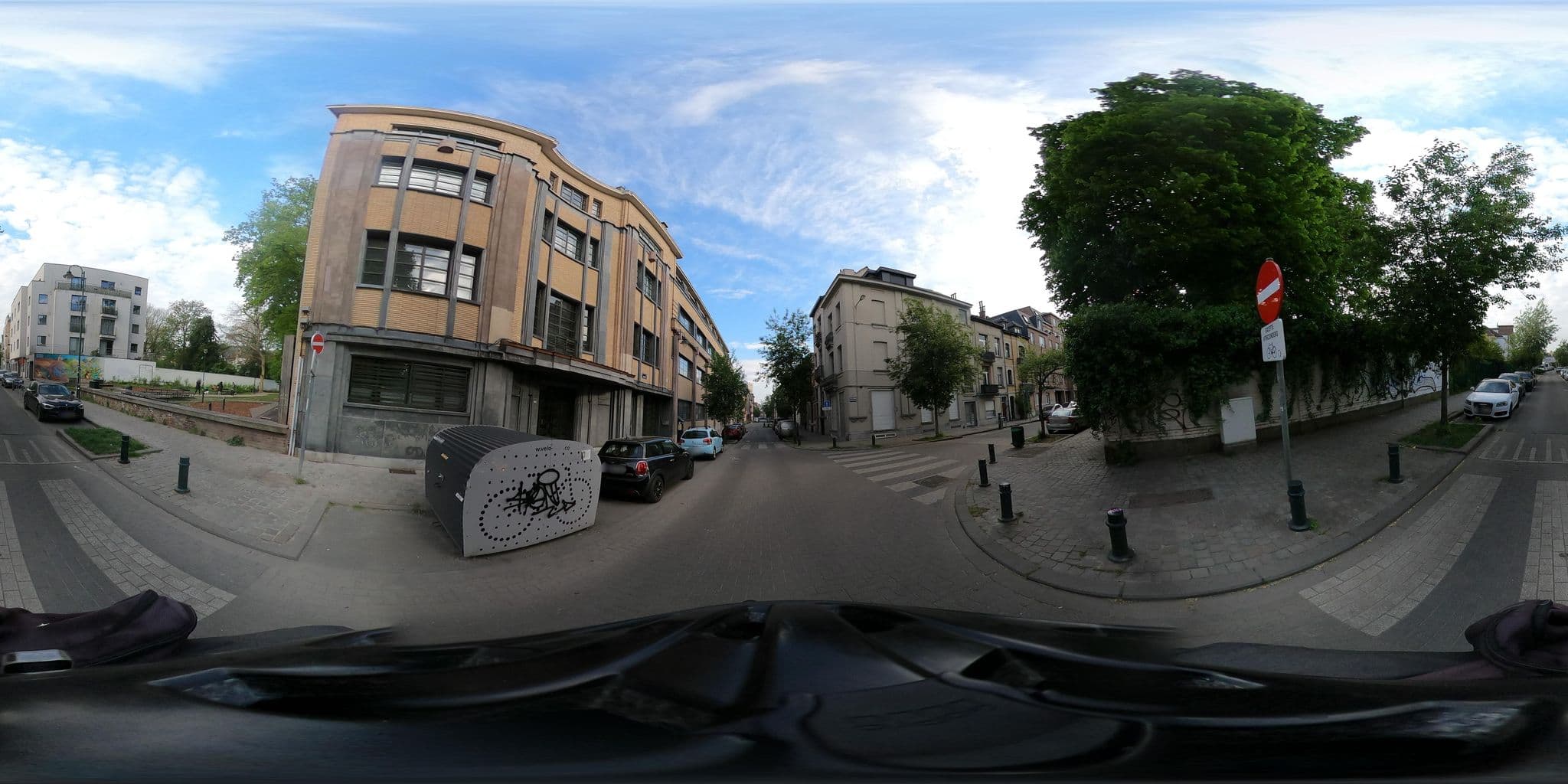 Street view near La Magneto Belge, Forest — © RaphaelPasLoin (CC BY-SA · Mapillary)