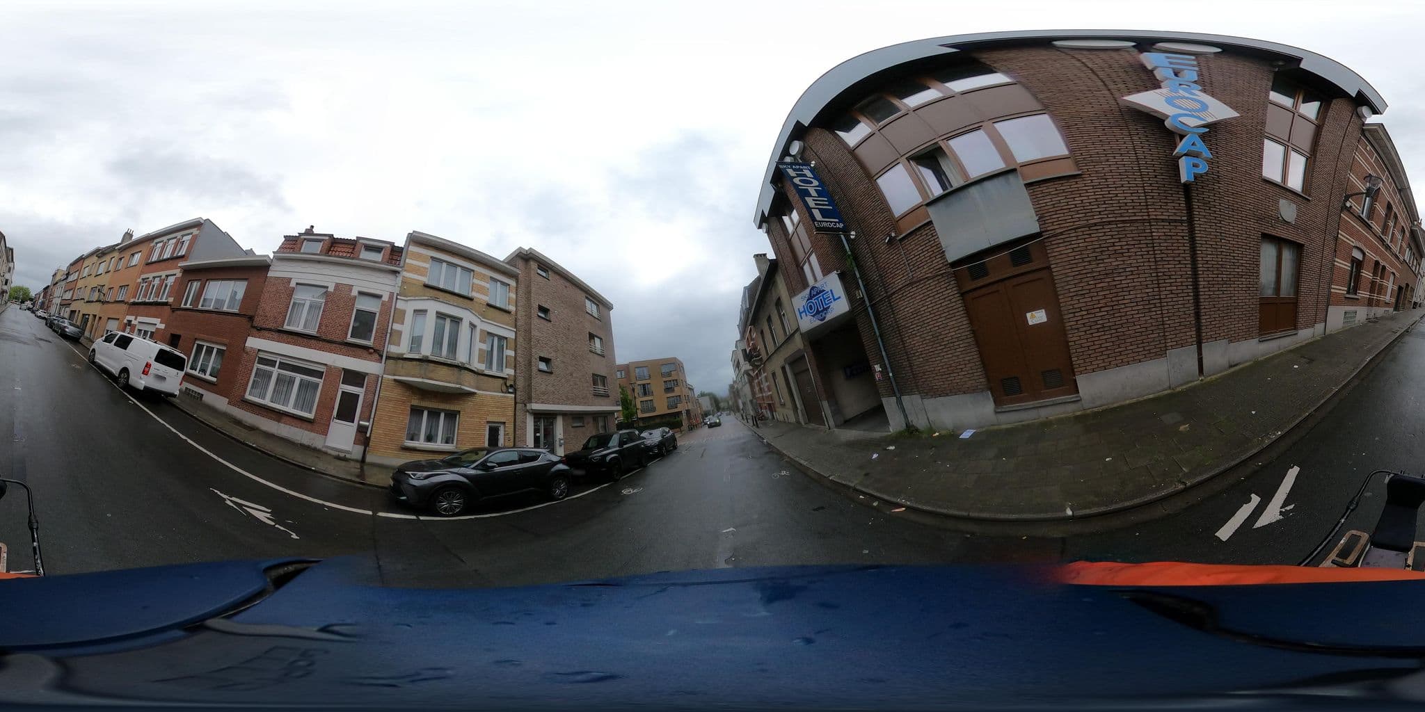 Street view near Dooglas, Ganshoren — © thierry1030 (CC BY-SA · Mapillary)