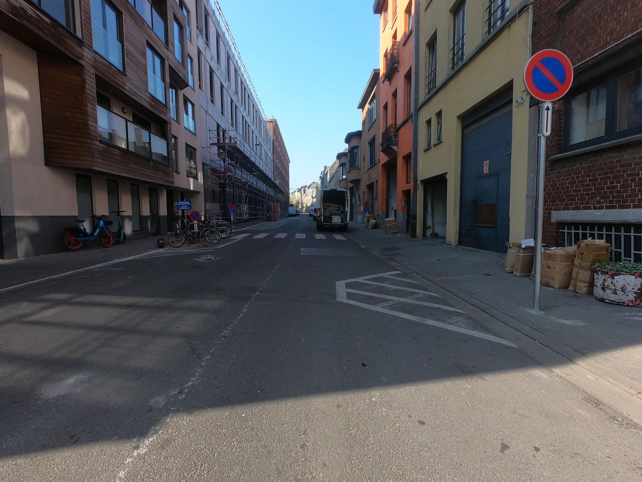 Street view near low cost bed point BE, Koekelberg — © thierry1030 (CC BY-SA · Mapillary)