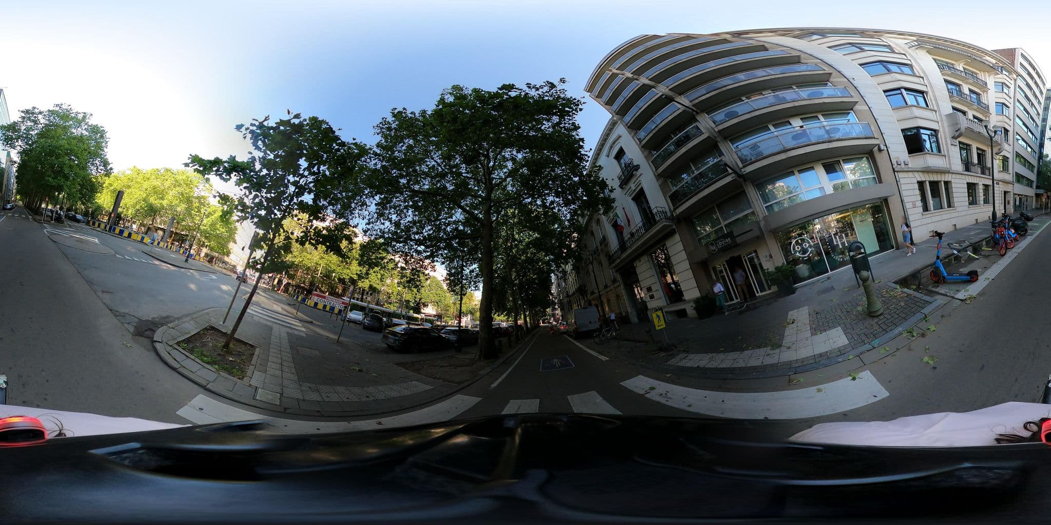 Street view near The White Hotel, Ixelles — © RaphaelPasLoin (CC BY-SA · Mapillary)