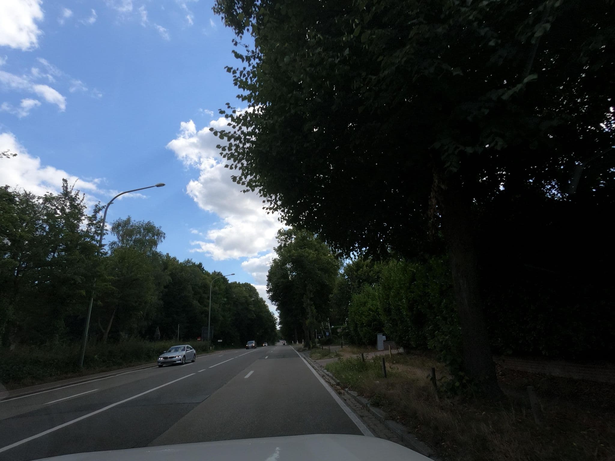 Street view near Auberge De Waterloo, Sint-Genesius-Rode — © filipc (CC BY-SA · Mapillary)