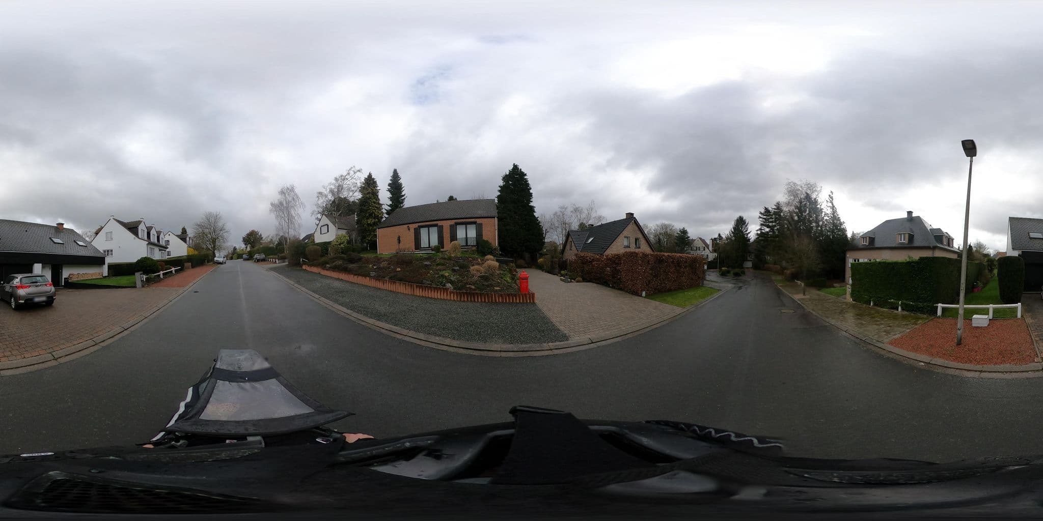 Street view near Le Vert Bocage, Waterloo — © emerzh (CC BY-SA · Mapillary)