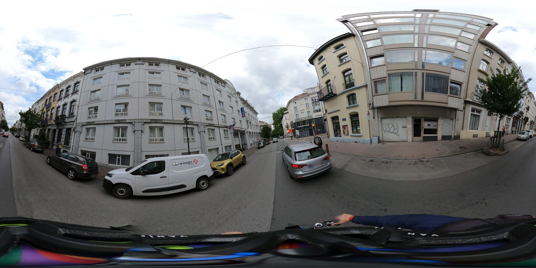 Street view near Hotel Cascade, Saint-Gilles — © Stefdegreef (CC BY-SA · Mapillary)