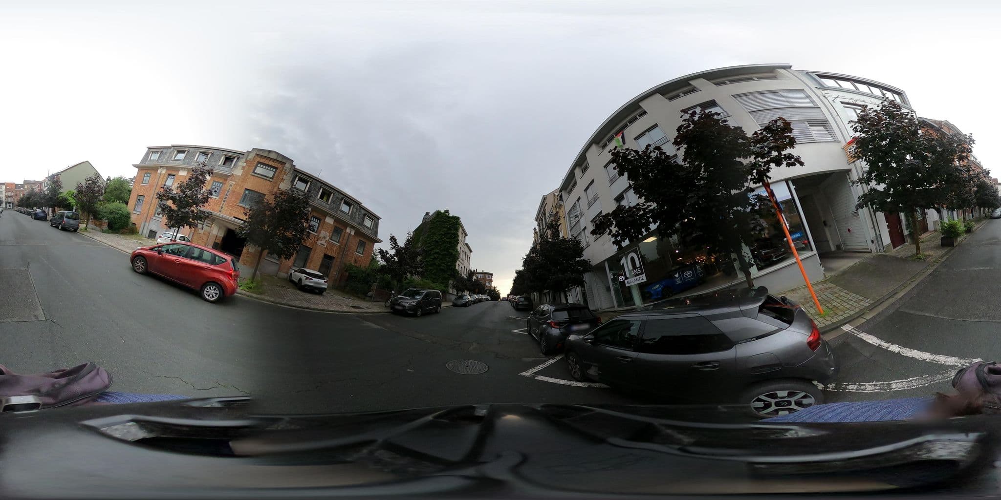 Street view near b&b bedtobe, Etterbeek — © RaphaelPasLoin (CC BY-SA · Mapillary)