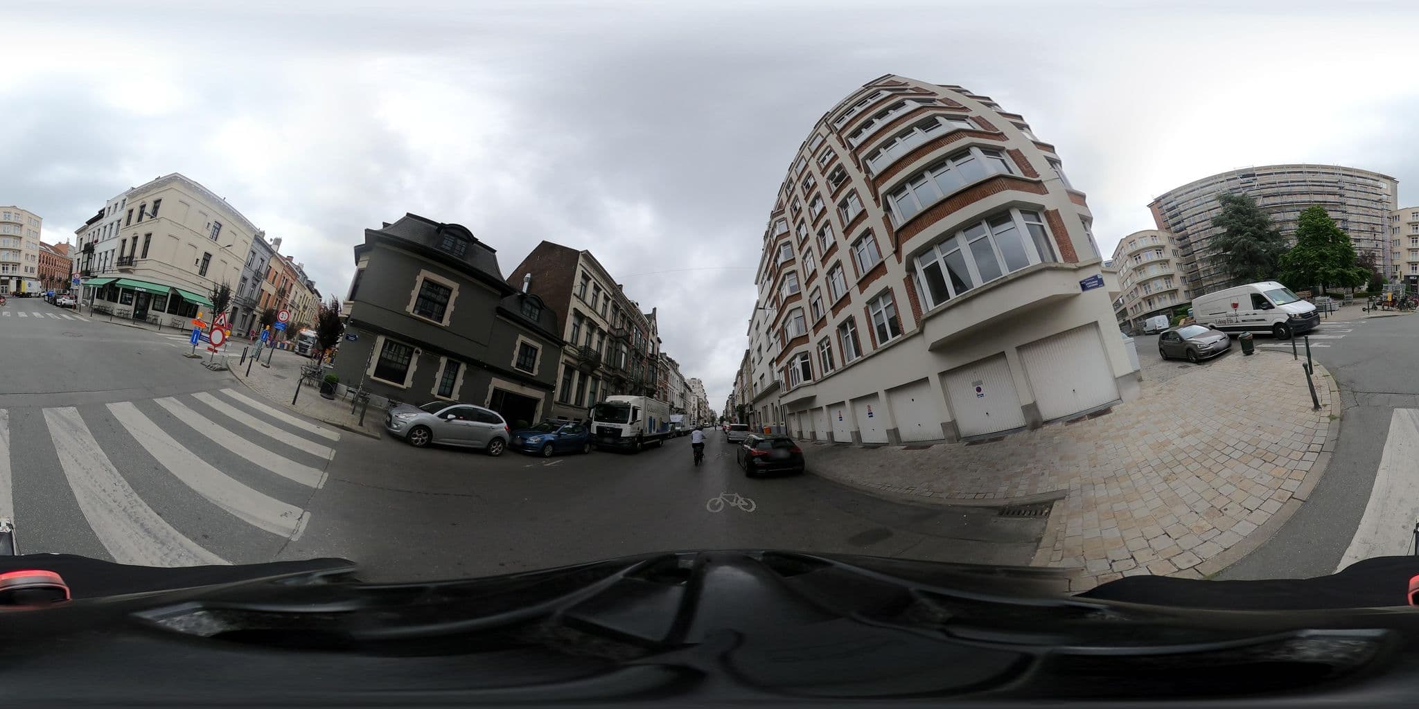 Street view near Barefoot Comtessa, Ixelles — © RaphaelPasLoin (CC BY-SA · Mapillary)