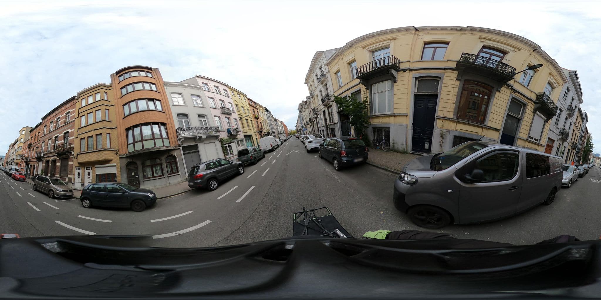 Street view near Bravo Base, Schaerbeek — © RaphaelPasLoin (CC BY-SA · Mapillary)