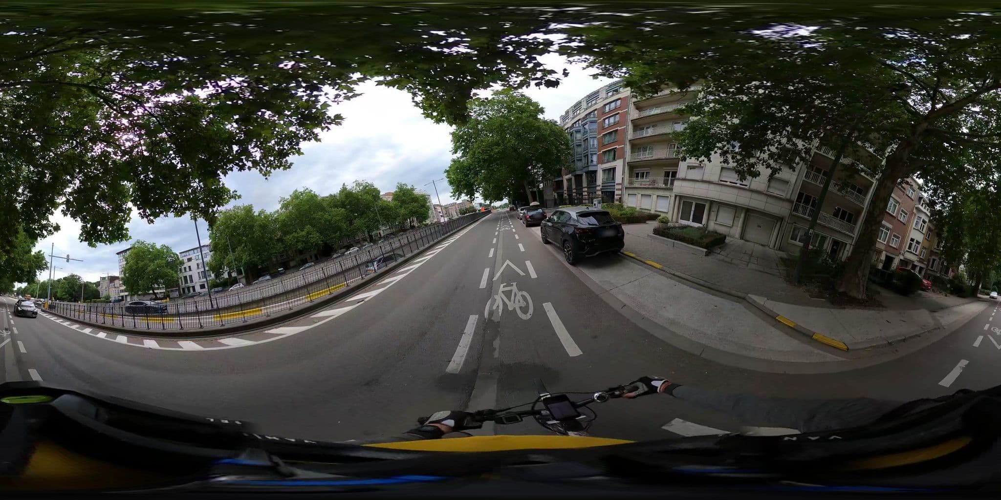 Street view near The Brussels Lounge, Woluwe-Saint-Lambert — © Stefdegreef (CC BY-SA · Mapillary)