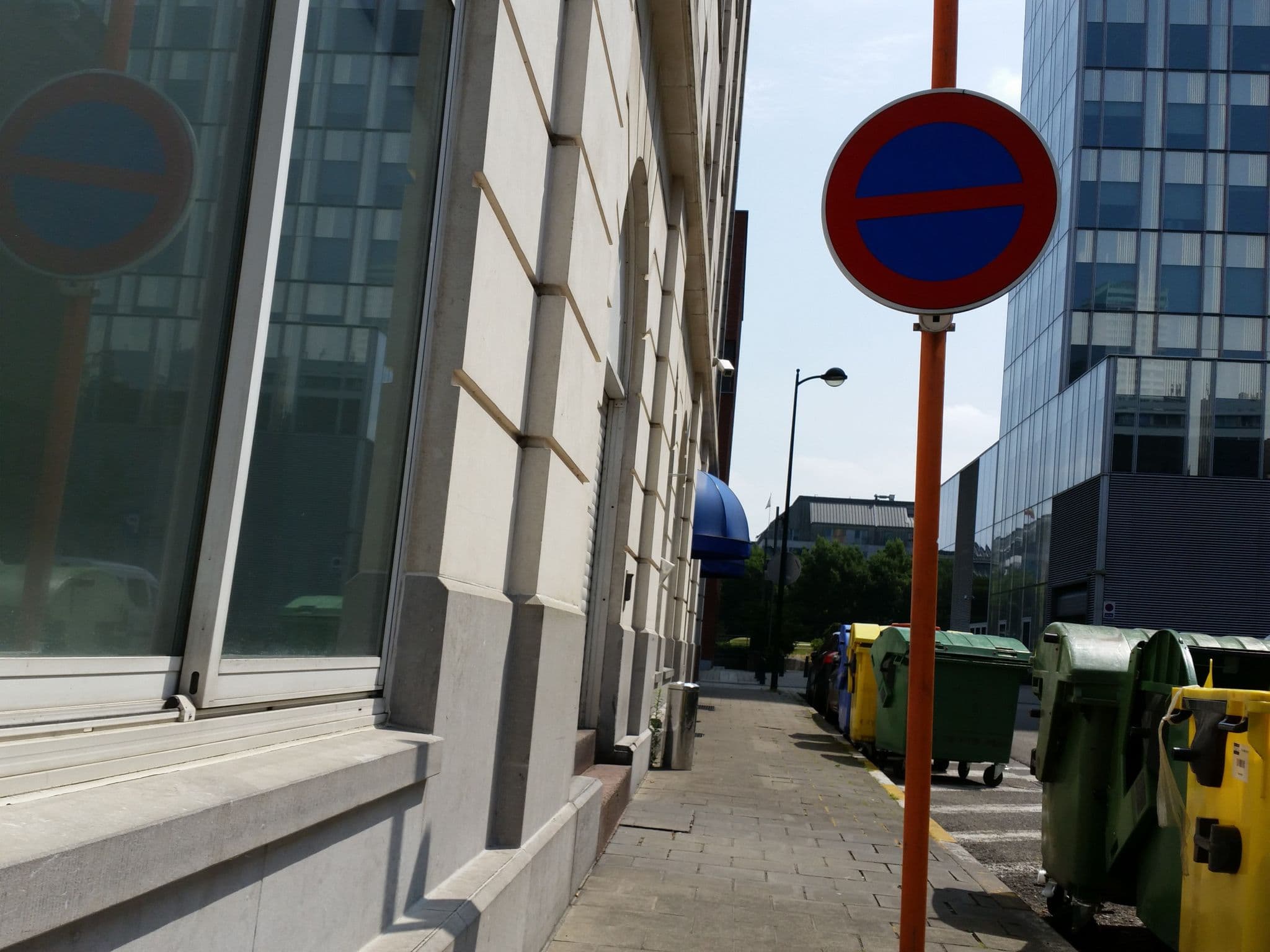 Street view near President Brussels Hotel, Schaerbeek — © filipc (CC BY-SA · Mapillary)
