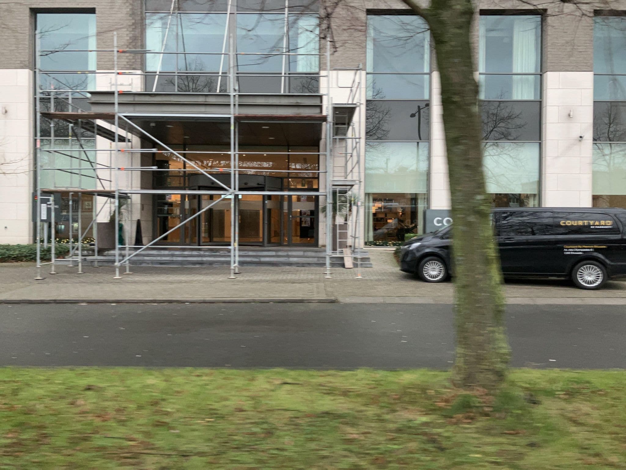 Street view near Courtyard by Marriott Brussels, Evere — © southglos (CC BY-SA · Mapillary)