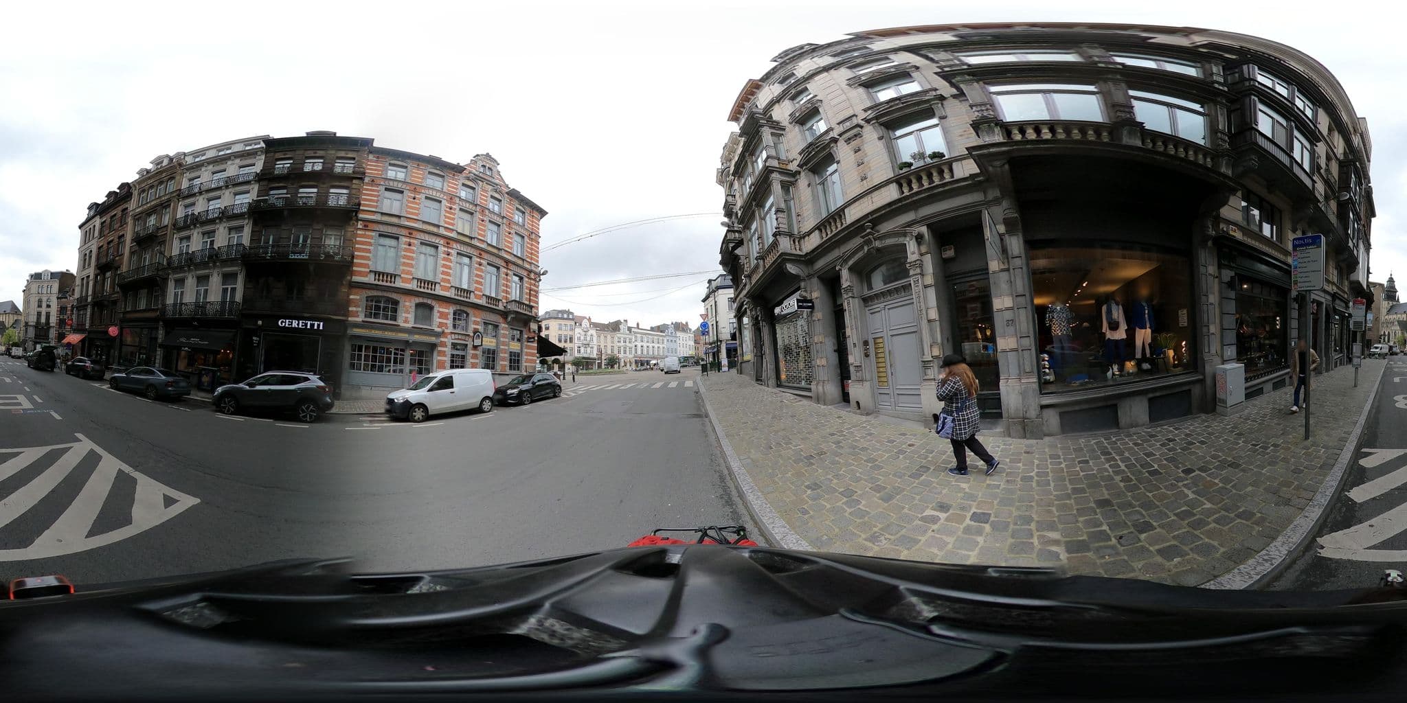 Street view near Coeur du Grand Sablon, Brussels — © RaphaelPasLoin (CC BY-SA · Mapillary)