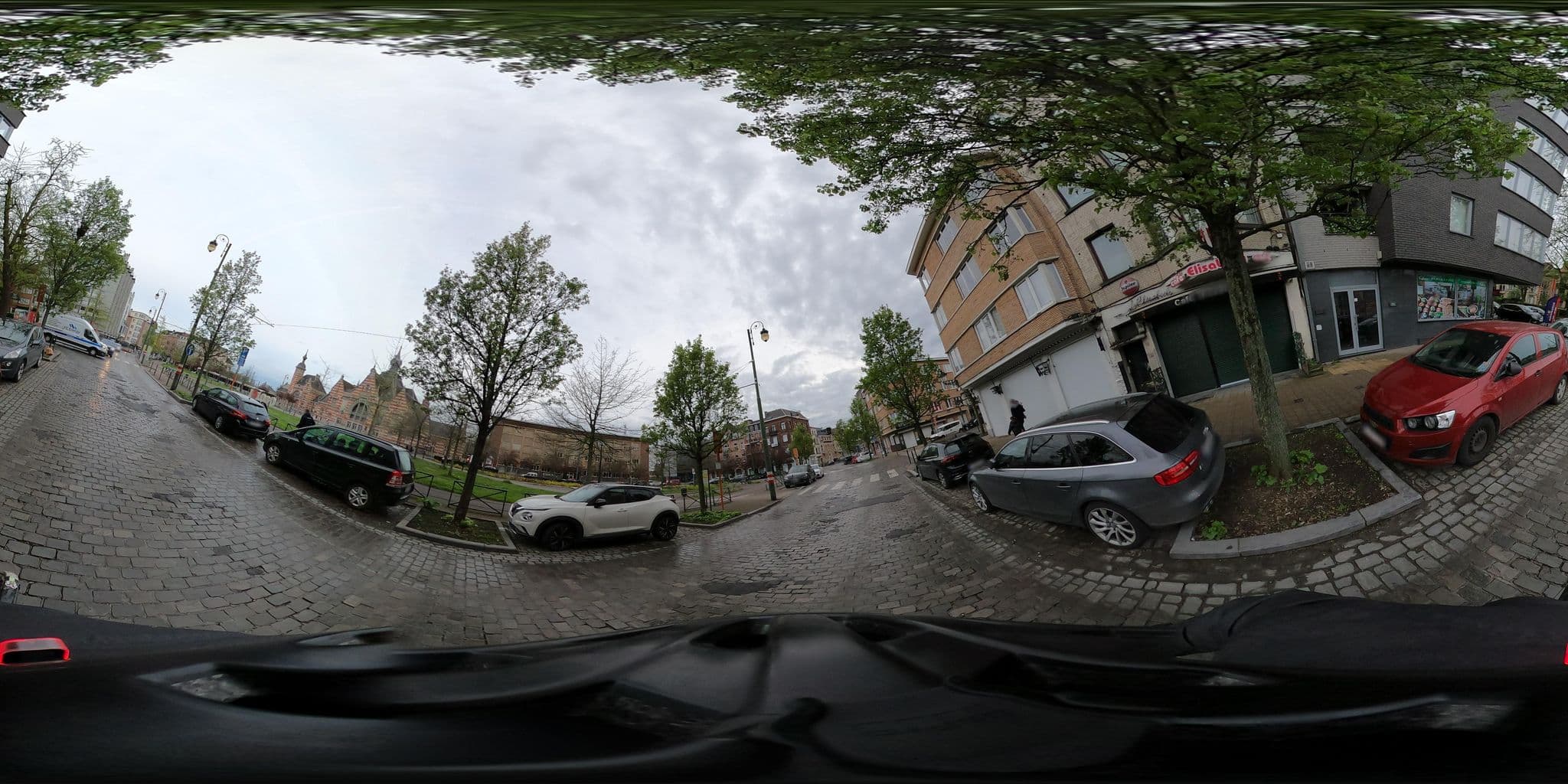 Street view near Villa Hautclair Hotel, Schaerbeek — © RaphaelPasLoin (CC BY-SA · Mapillary)