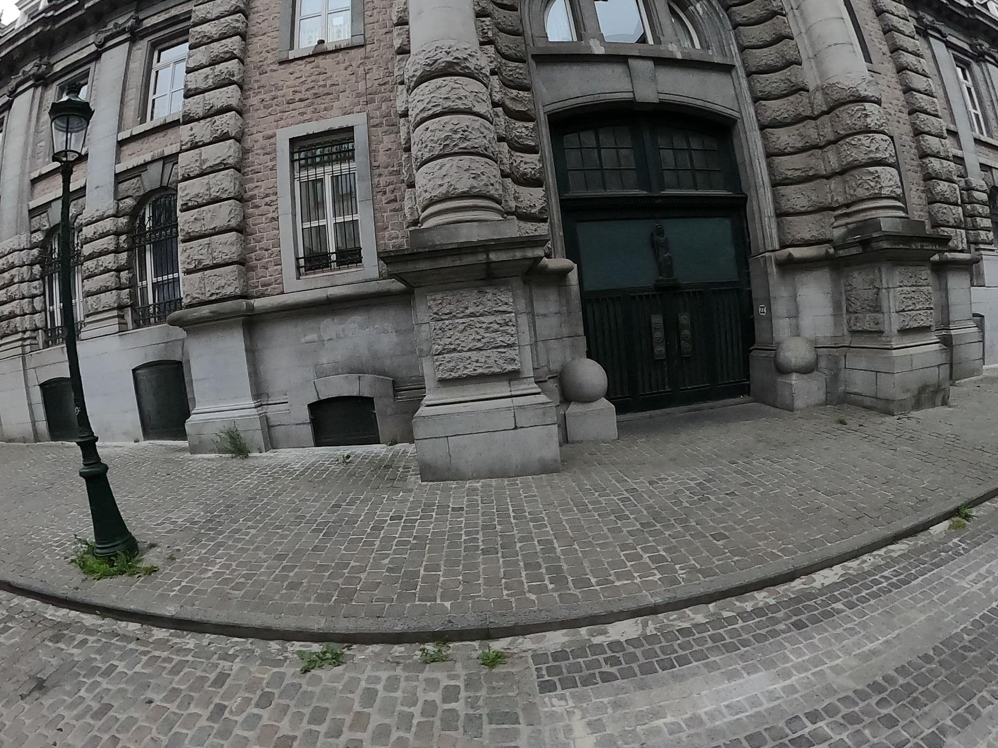 Street view near Club Prince Albert, Ixelles — © RaphaelPasLoin (CC BY-SA · Mapillary)