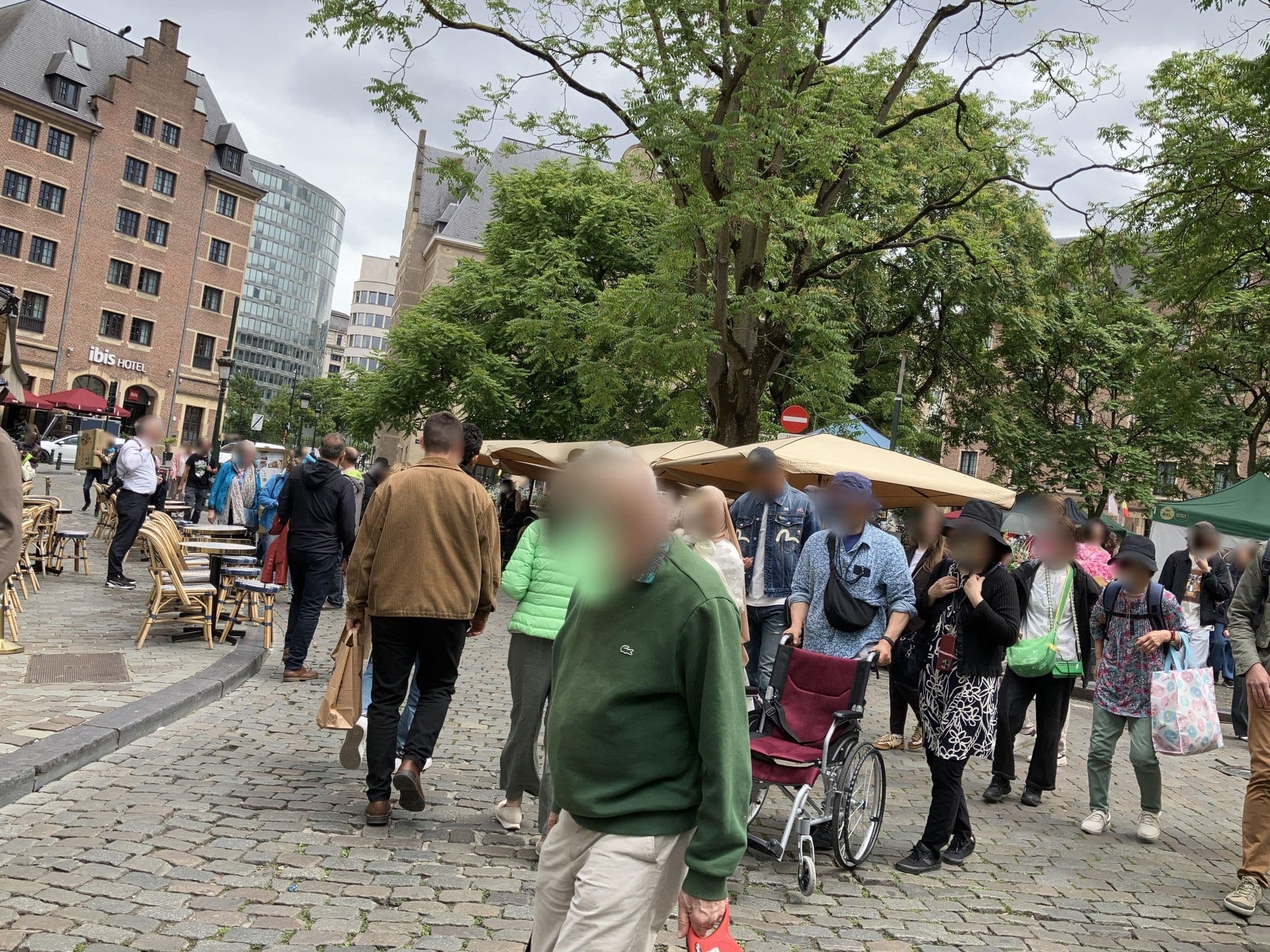 Street view near Brussels Galery, Brussels — © southglos (CC BY-SA · Mapillary)
