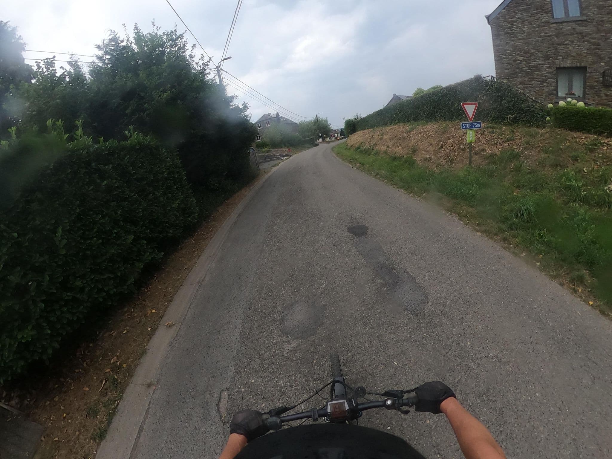Street view near Maison De Vacances L'Pire, Bièvre — © odonnoly (CC BY-SA · Mapillary)