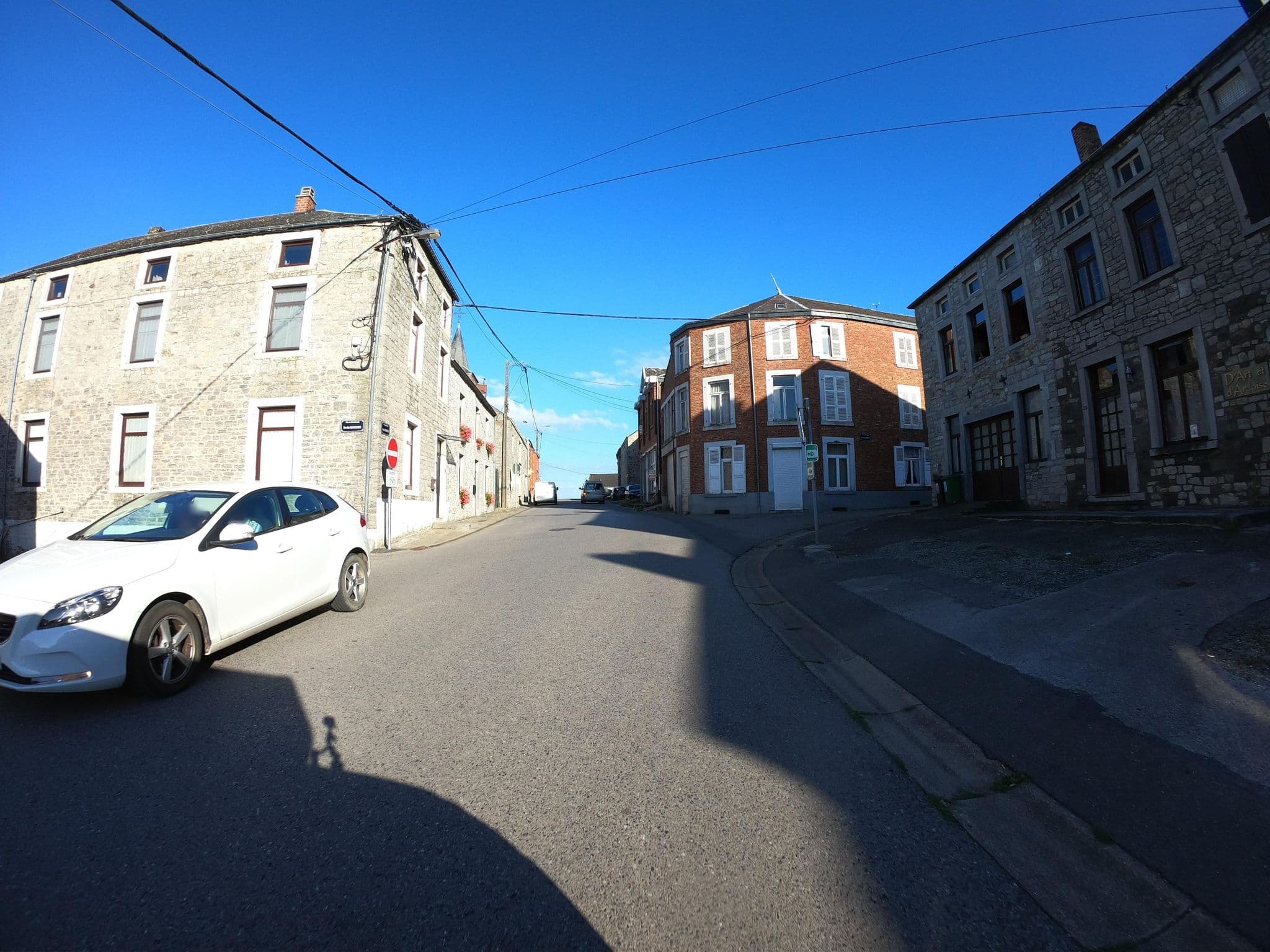 Street view near Gîte D'Art et D'Ardoise, Winenne — © joostjakob (CC BY-SA · Mapillary)
