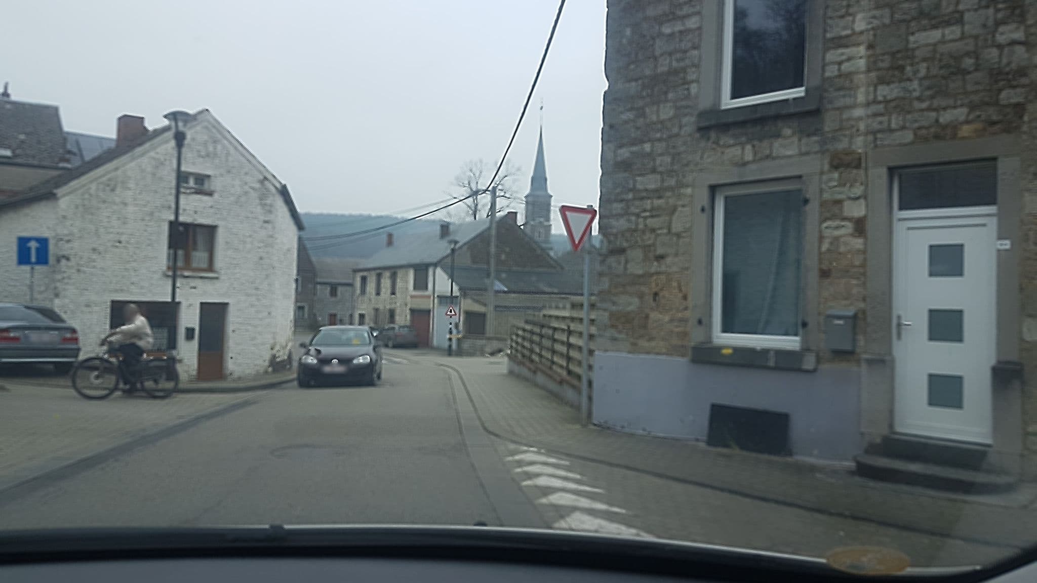 Street view near Centre Européen, Nismes — © qhub (CC BY-SA · Mapillary)