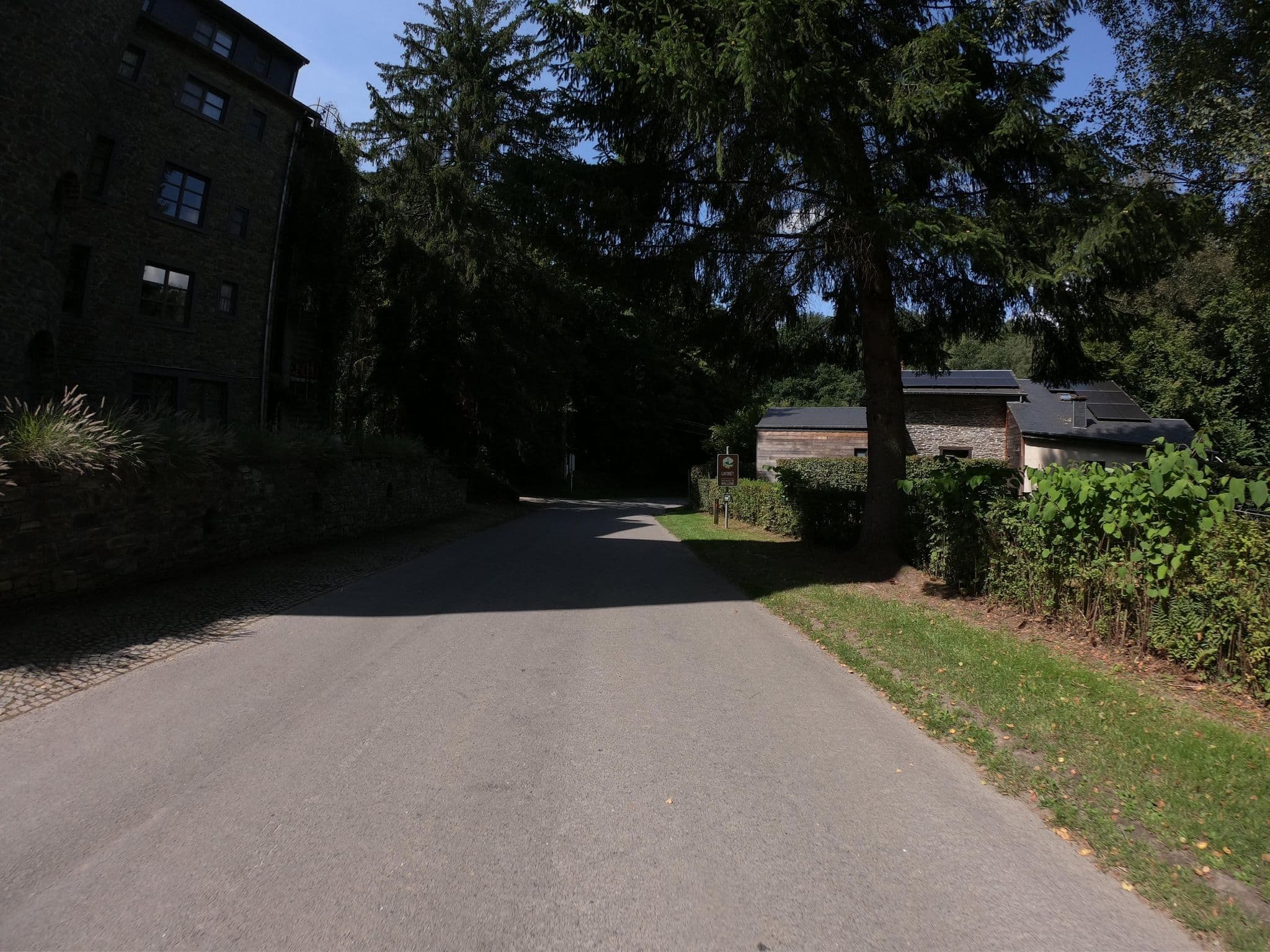 Street view near 317, Bièvre — © joostjakob (CC BY-SA · Mapillary)