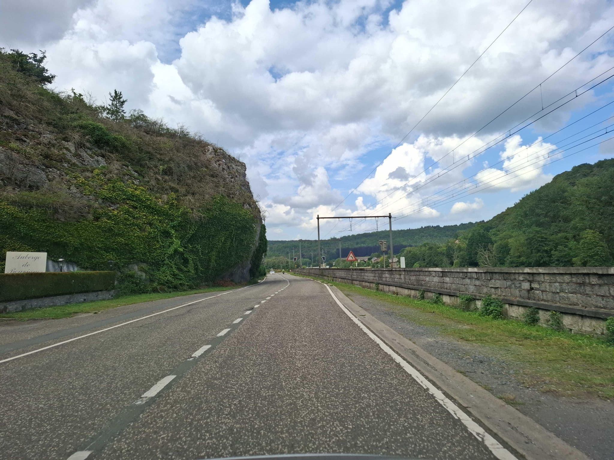 Street view near Auberge de Bouvignon, Anhée — © masterofnoroad (CC BY-SA · Mapillary)