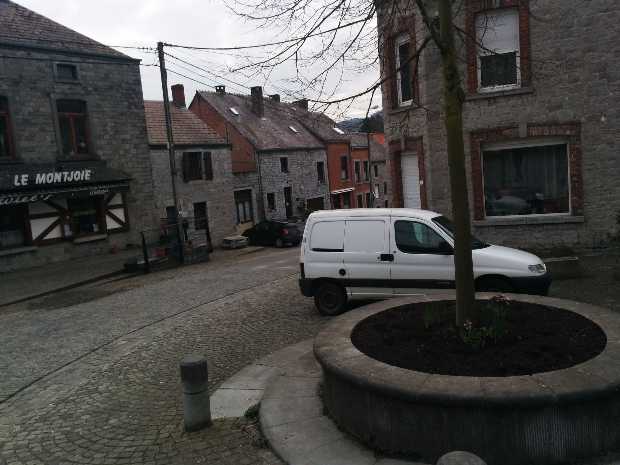 Street view near gîte du vieux pont, Doische — © emerzh (CC BY-SA · Mapillary)