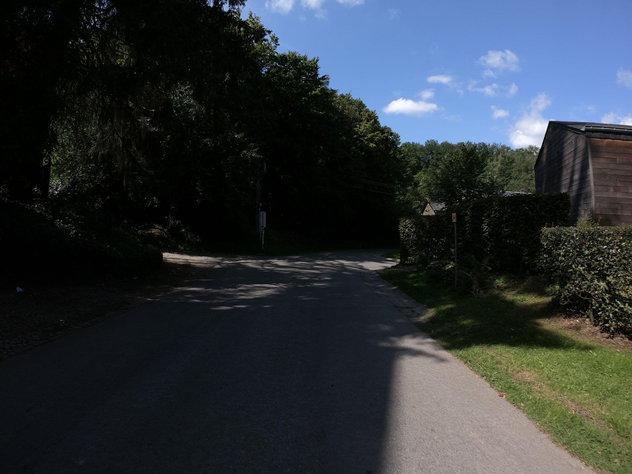 Street view near Hotelkamer 607, Bièvre — © joostjakob (CC BY-SA · Mapillary)